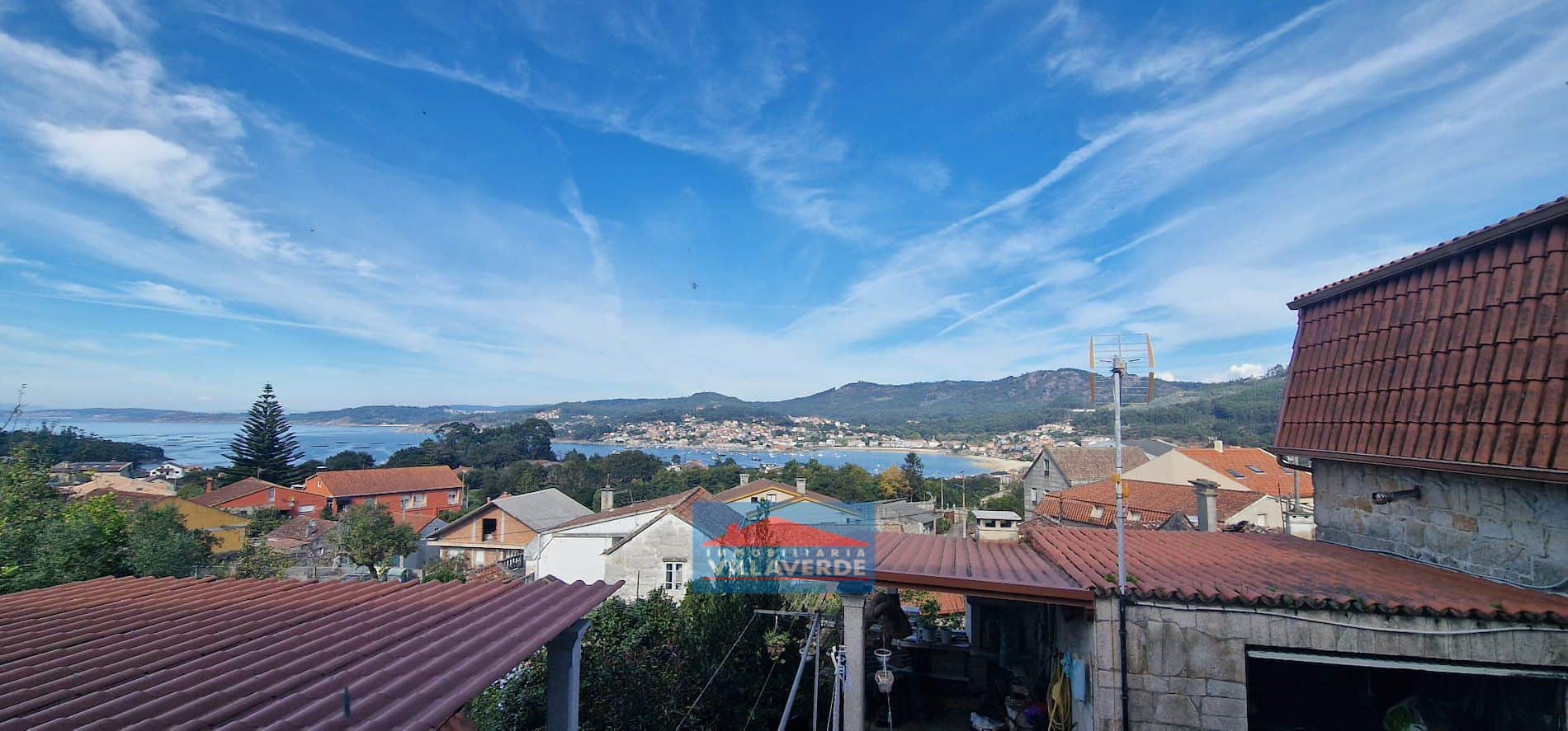 CASA DE PIEDRA EN HÍO CON FINCA Y VISTAS A LA RIA - Foto 1