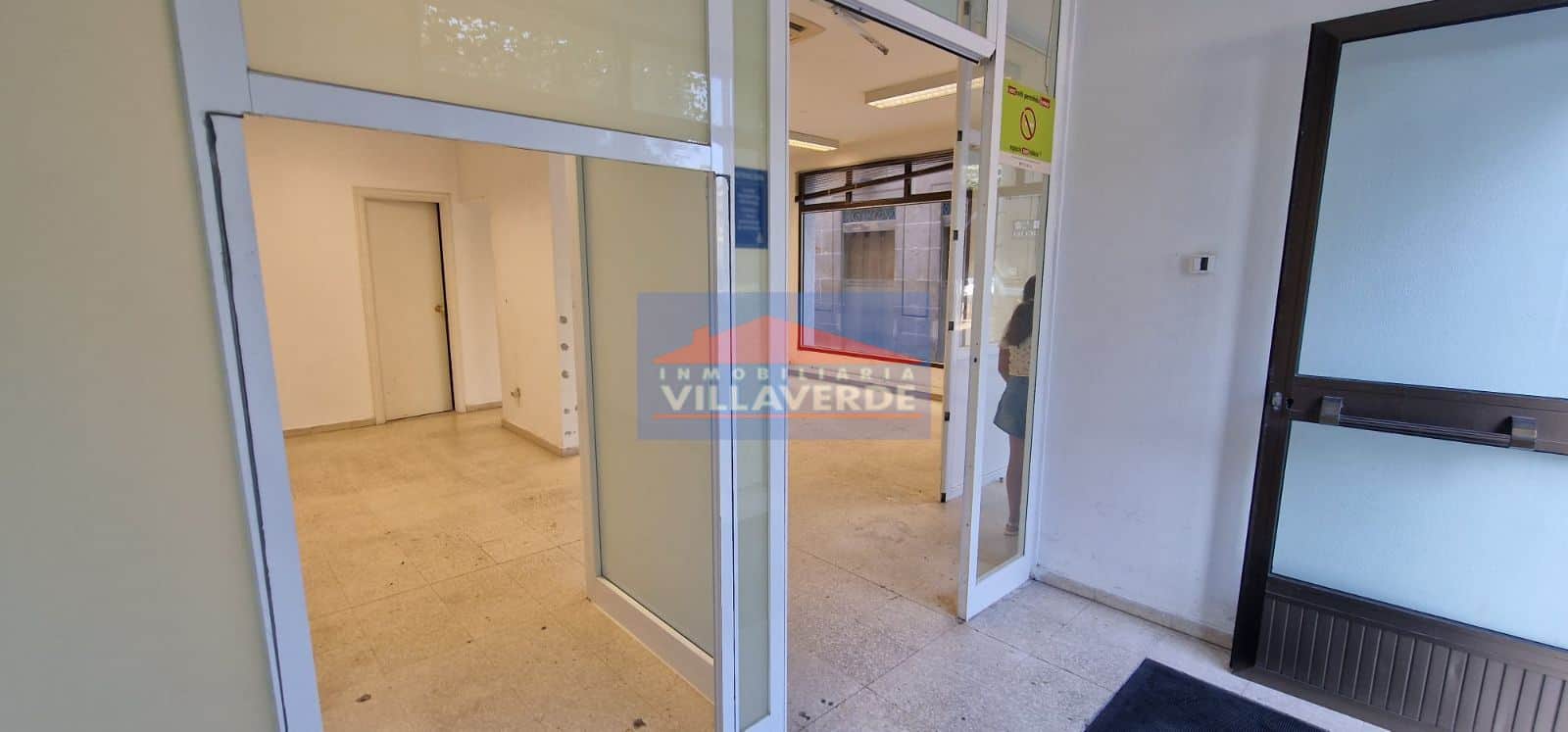 LOCAL COMERCIAL EN 1º LÍNEA DE GRANDES DIMENSIONES EN ALQUILER - Foto 2