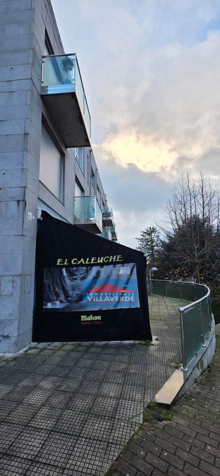 Local comercial en venta en Cangas - Foto 2