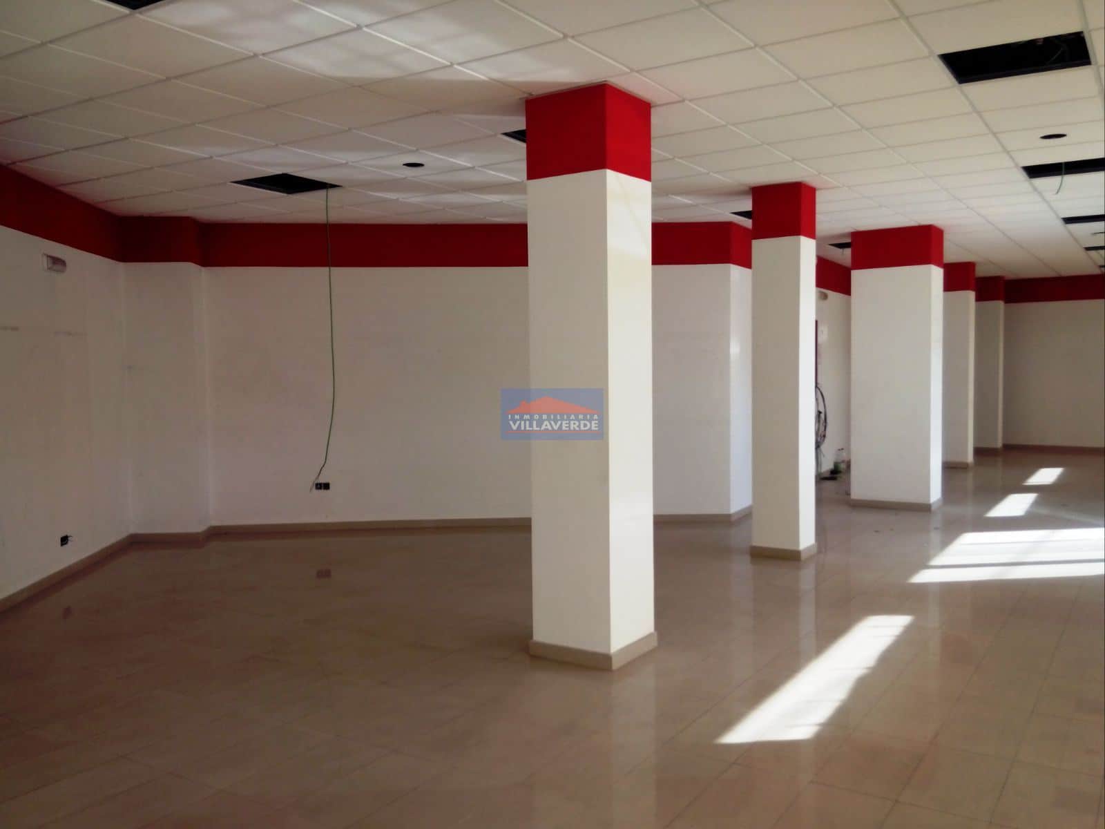 BAJO DE GRANDES DIMENSIONES ACONDICIONADO EN CANGAS - Foto 3