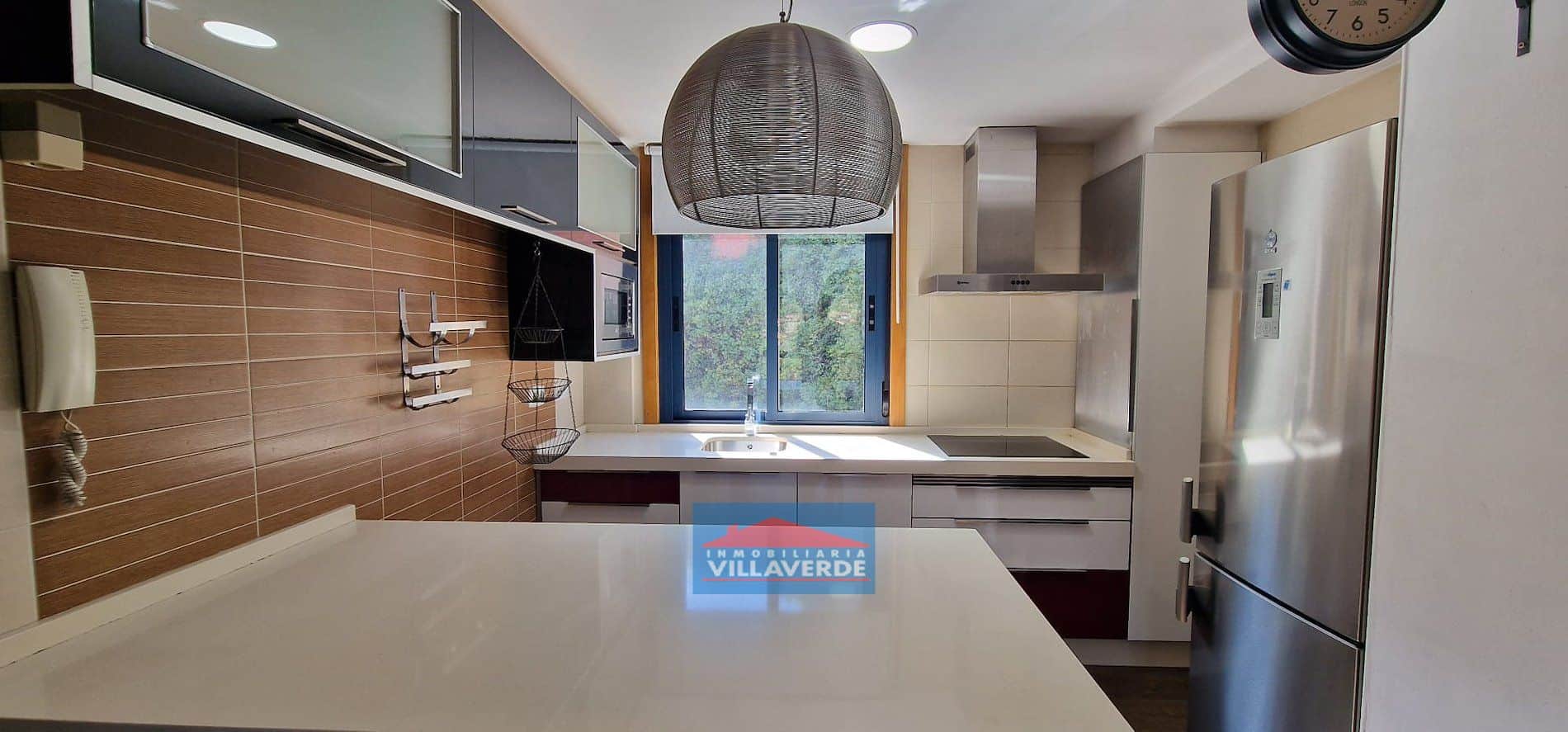 DUPLEX EN CANGAS CON VISTAS AL MAR EN EDIFICIO REFORMADO - Foto 2