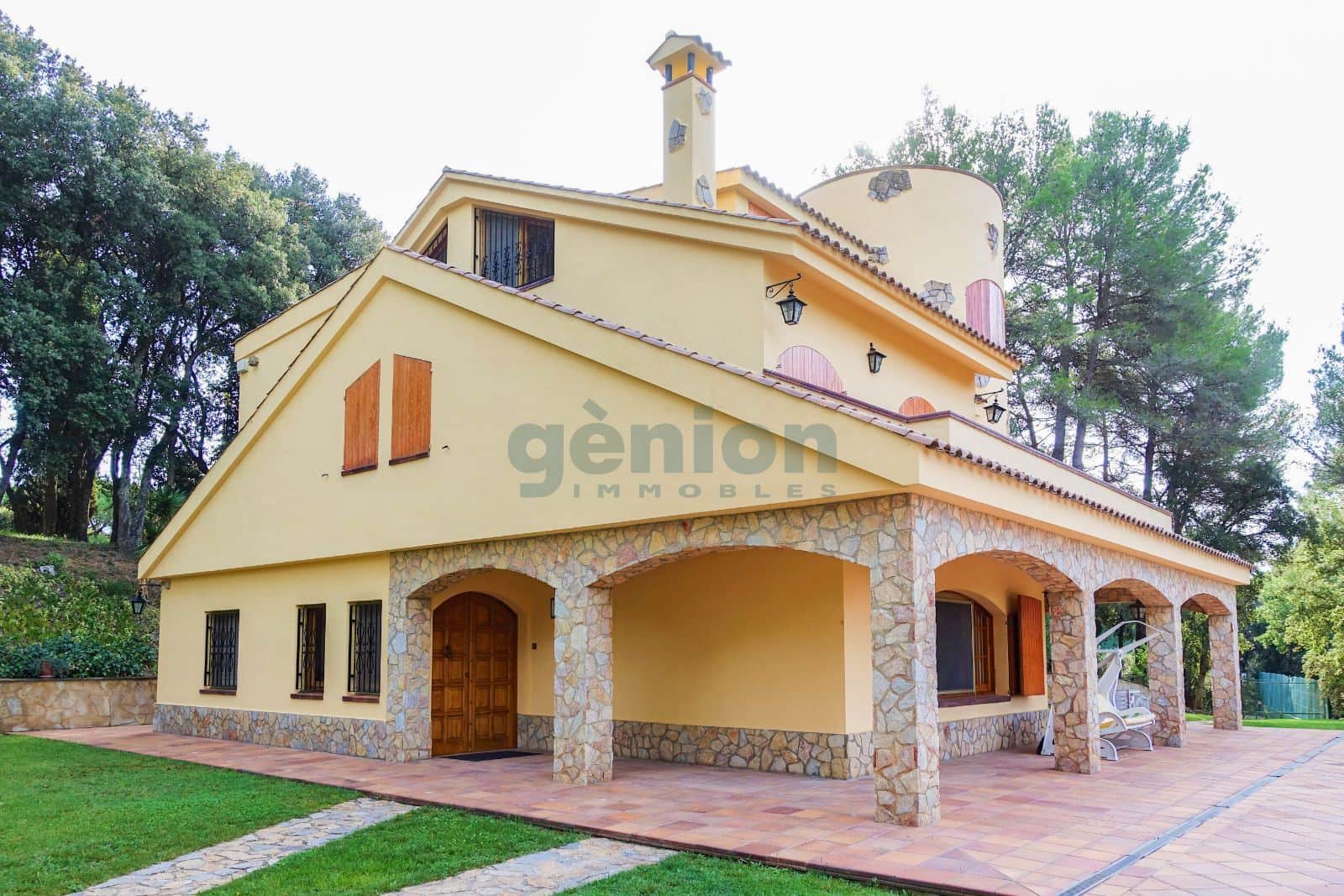 CASA EN SANT FELIU DE BUIXALLEU. PROPIEDAD CON 500M² CONSTRUIDOS Y 6,50HA. DE TERRENO - Foto 2