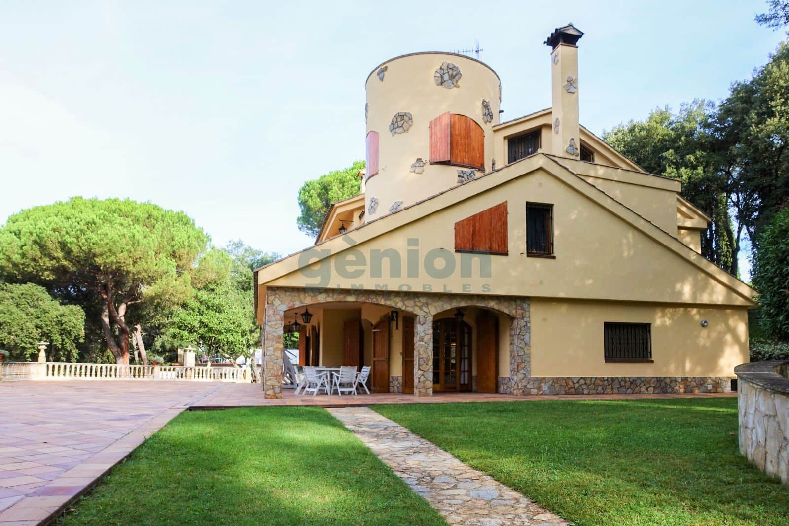 CASA EN SANT FELIU DE BUIXALLEU. PROPIEDAD CON 500M² CONSTRUIDOS Y 6,50HA. DE TERRENO - Foto 1