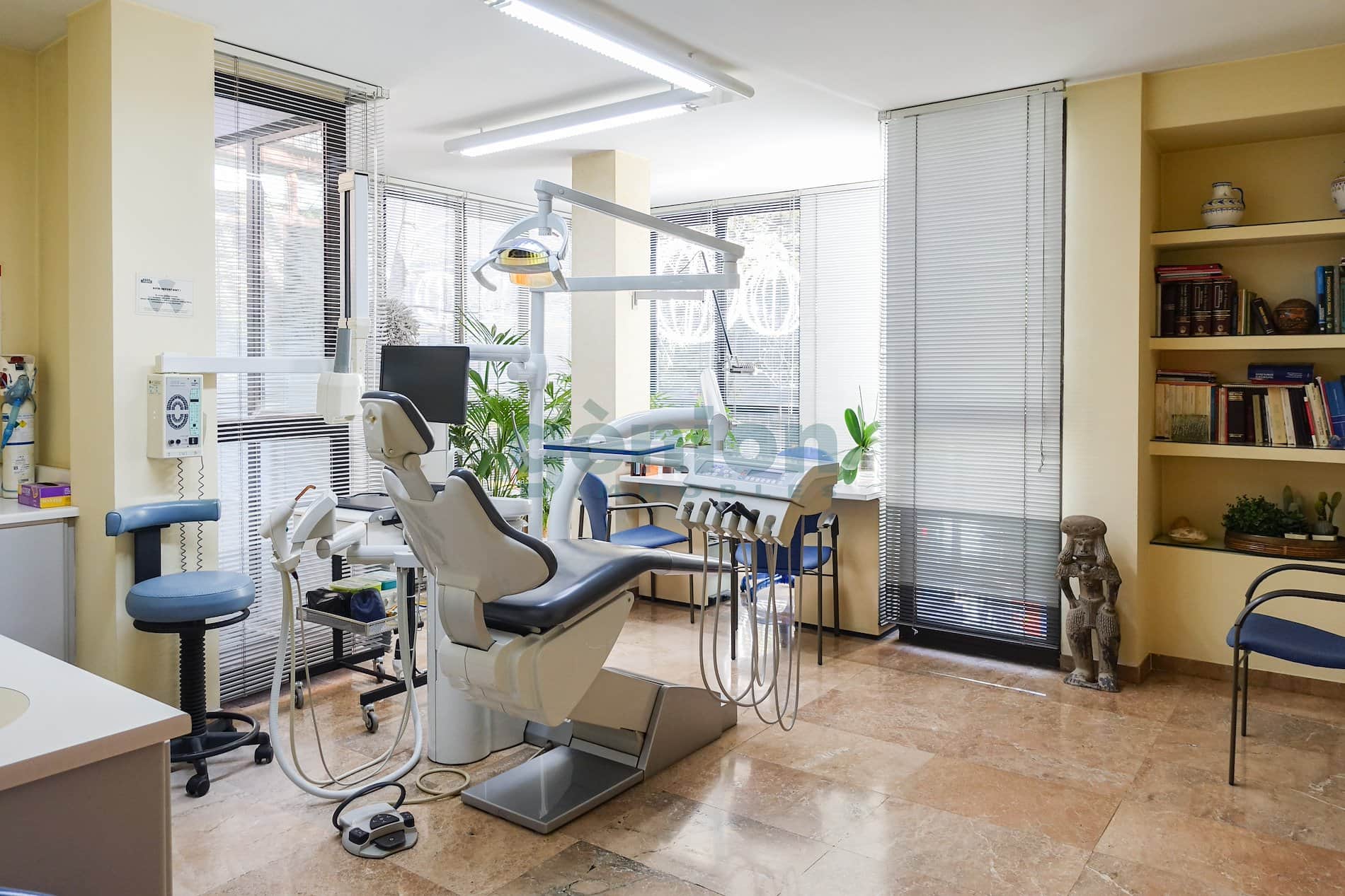 CLÍNICA DENTAL EN PLENO FUNCIONAMIENTO, EN PLENO CENTRO DE GIRONA - Foto 1