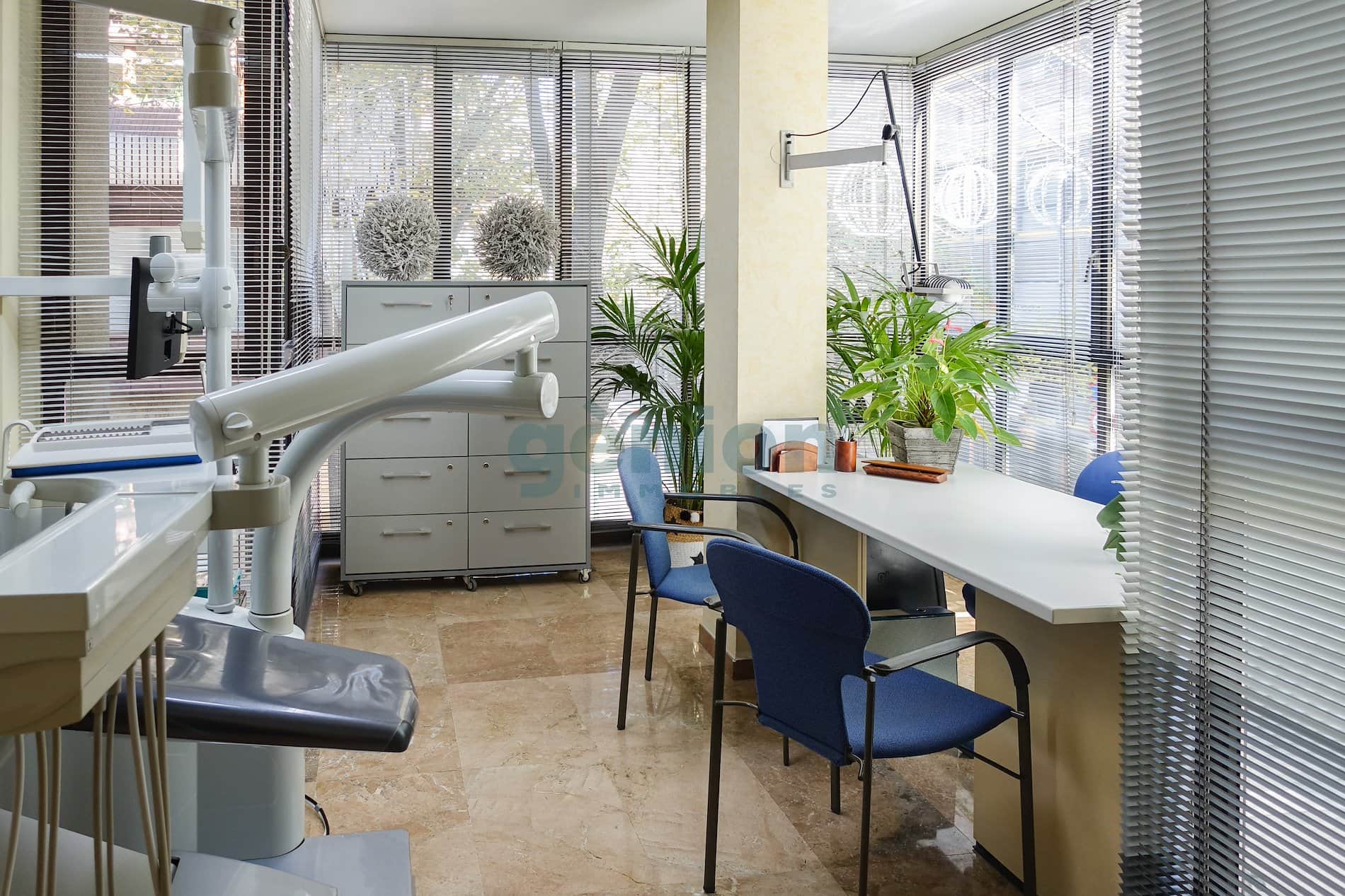 CLÍNICA DENTAL EN PLENO FUNCIONAMIENTO, EN PLENO CENTRO DE GIRONA - Foto 2
