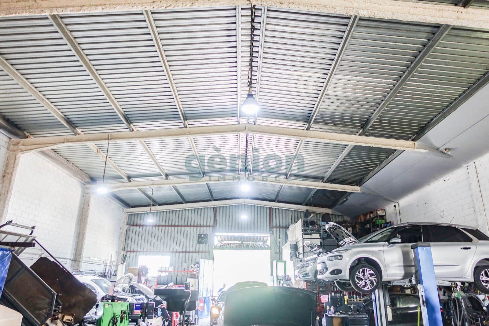 NAVE INDUSTRIAL DIAFANA EN SILS. 368M² CONSTRUIDOS SOBRE PARCELA DE 560M² - Foto 2