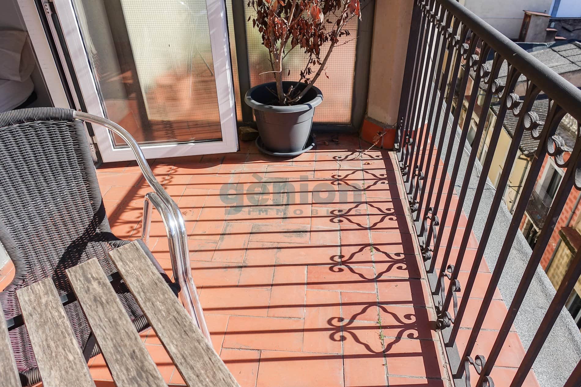 APARTAMENTO TOTALMENTE REFORMADO Y CON VISTAS EN CENTRE/BARRI VELL DE GIRONA - Foto 2