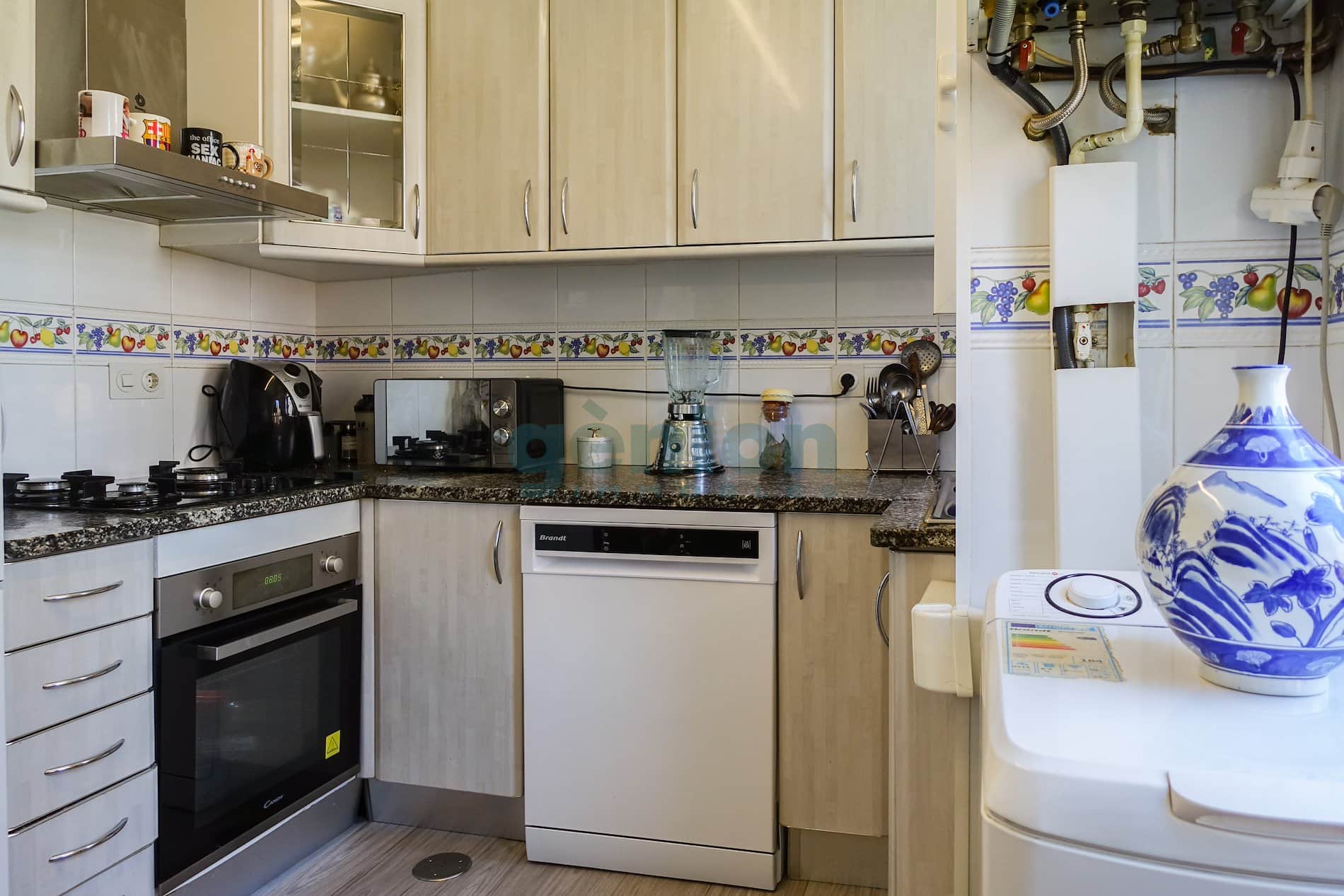 PISO ULTIMA PLANTA ESQUINERO DE 3 HABITACIONES DOBLES, AL C/ DE LA CREU, GIRONA - Foto 5