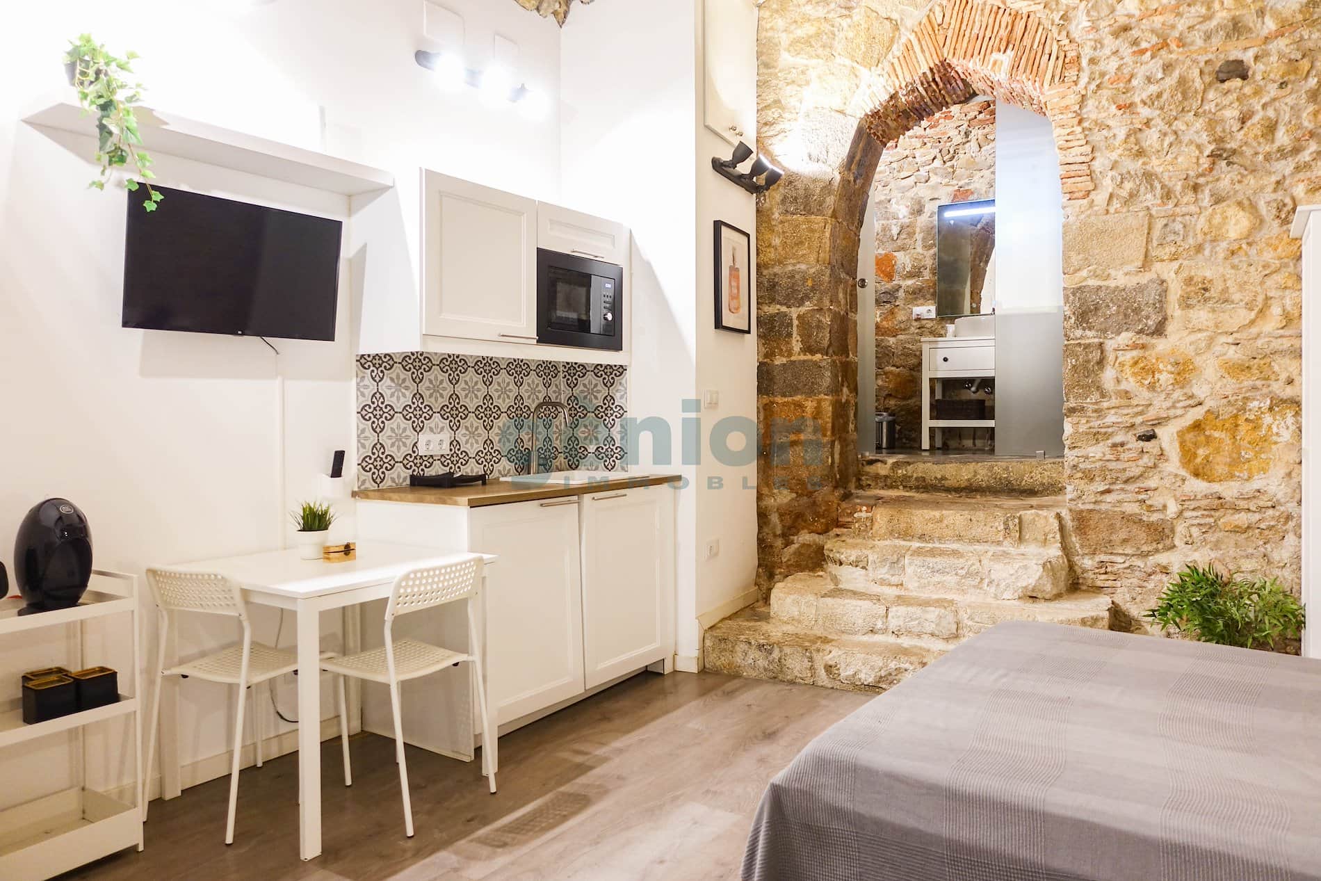 APARTAMENTO TURÍSTICO CON 3 ESTANCIAS EN EDIFICIO HISTÓRICO, EN PLENO BARRI VELL DE GIRONA - Foto 2