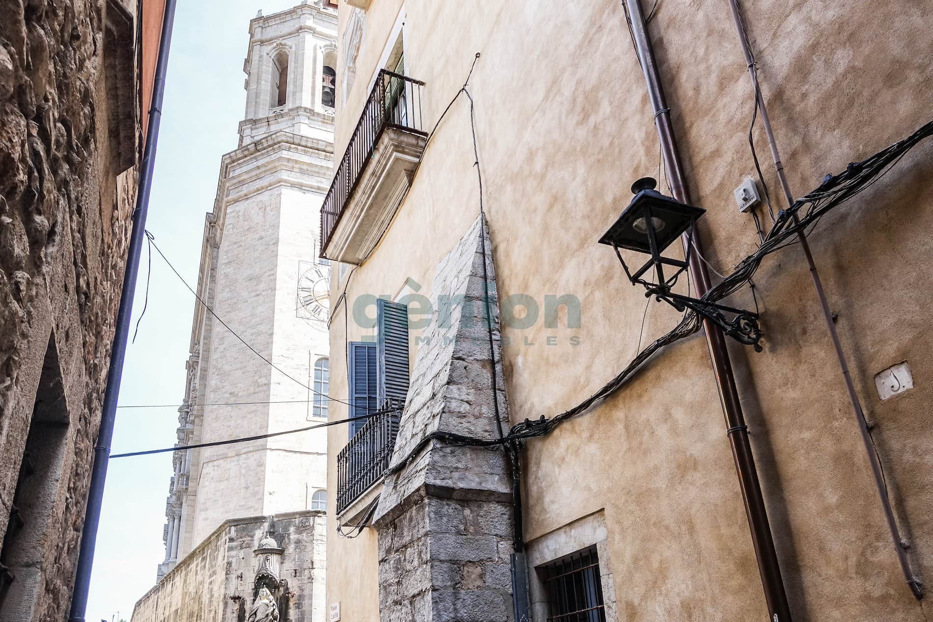 APARTAMENTO TURÍSTICO CON 3 ESTANCIAS EN EDIFICIO HISTÓRICO, EN PLENO BARRI VELL DE GIRONA - Foto 1