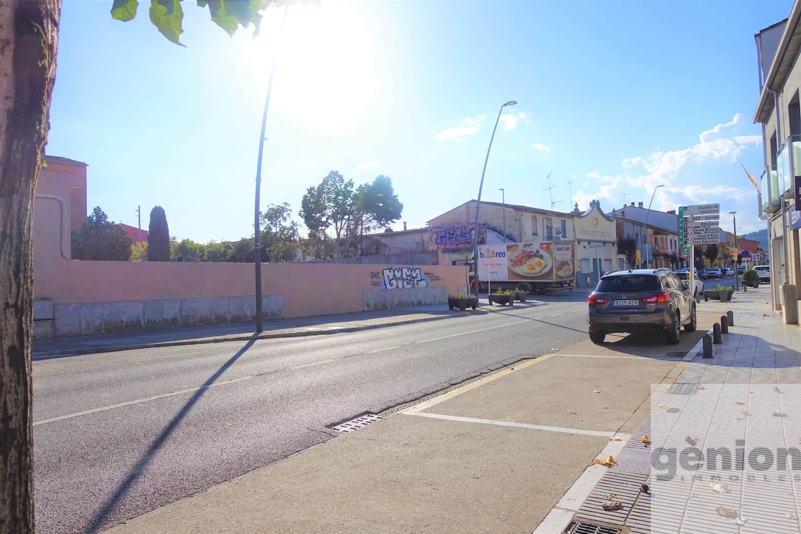 SOLAR URBANO EN PLENO CENTRO DE BESCANÓ. FACHADA A 4 CALLES, APTO PARA 30 PISOS - Foto 4