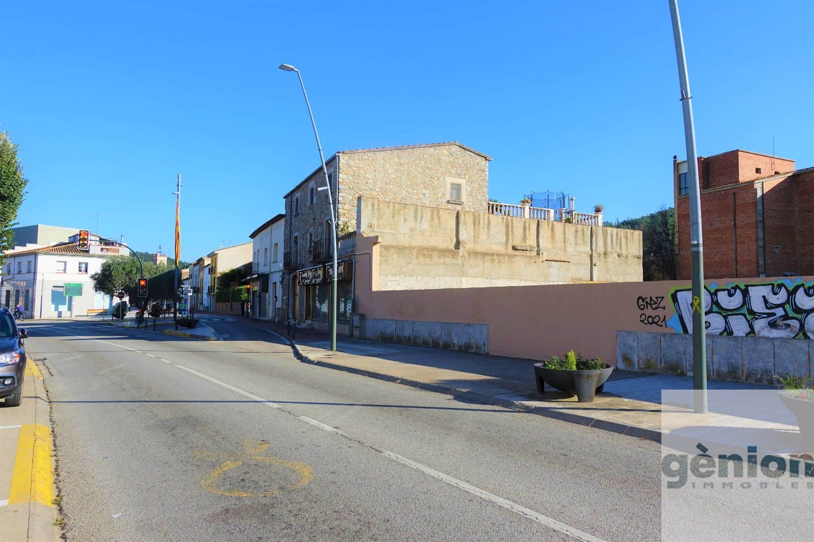 SOLAR URBANO EN PLENO CENTRO DE BESCANÓ. FACHADA A 4 CALLES, APTO PARA 30 PISOS - Foto 3