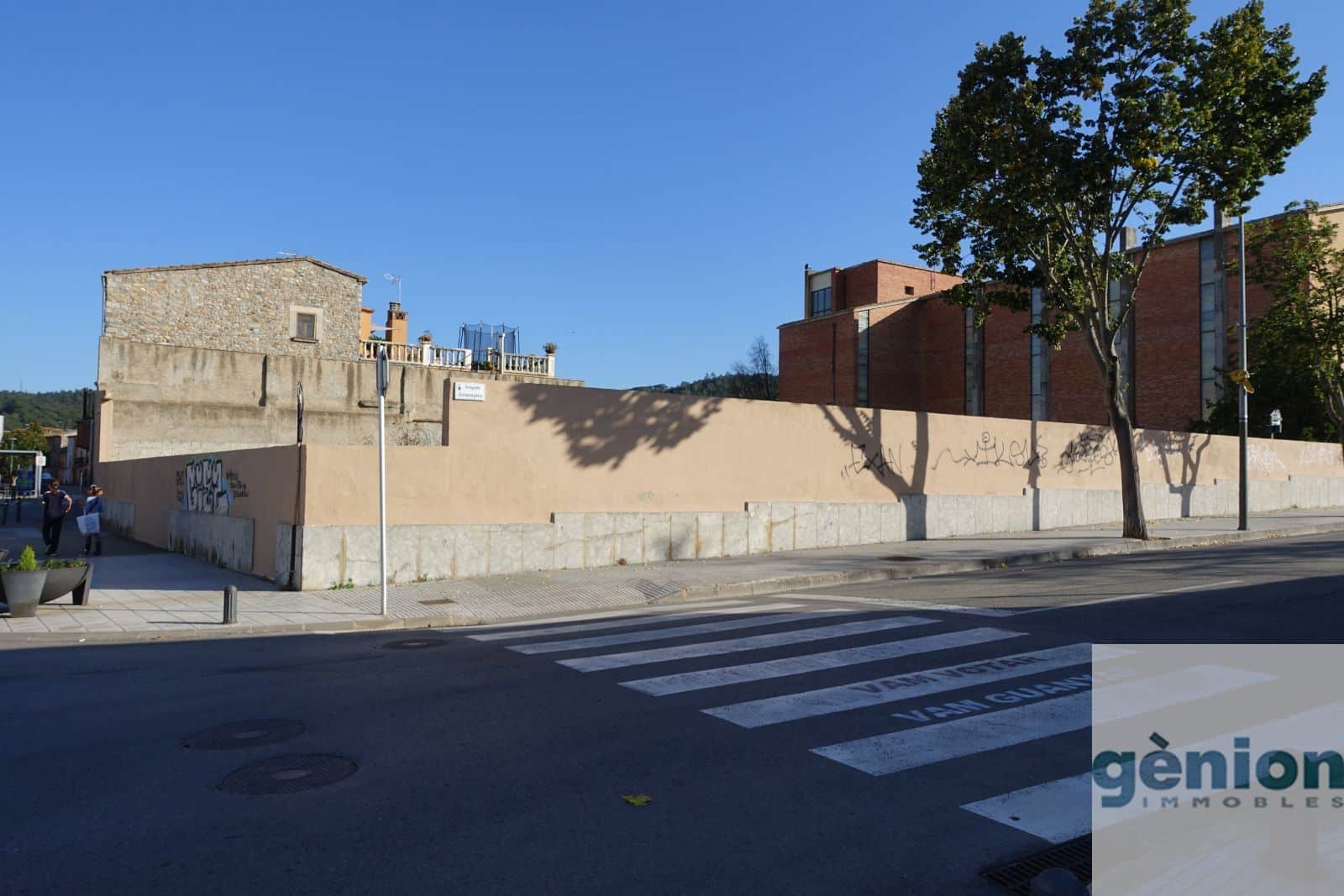 SOLAR URBANO EN PLENO CENTRO DE BESCANÓ. FACHADA A 4 CALLES, APTO PARA 30 PISOS - Foto 5
