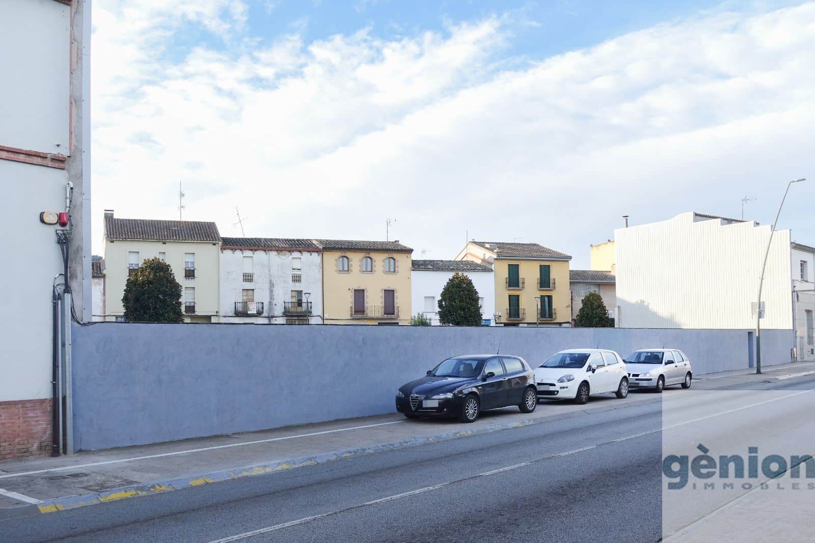 SOLAR URBANO EN PLENO CENTRO DE BESCANÓ. FACHADA A 2 CALLES, APTO PARA 27 PISOS - Foto 4