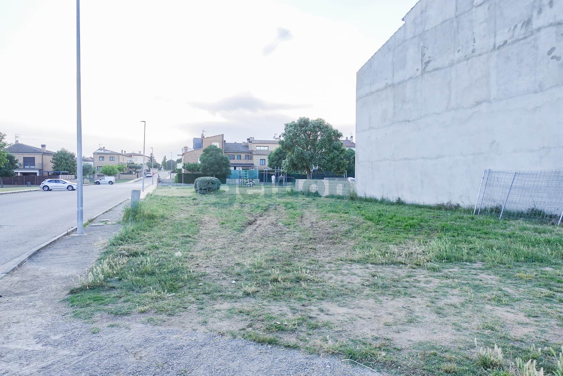 DOS PARCELAS JUNTAS EN LA MEJOR ZONA DE LAGOSTERA. RODEADAS DE ESPACIOS VERDES - Foto 2