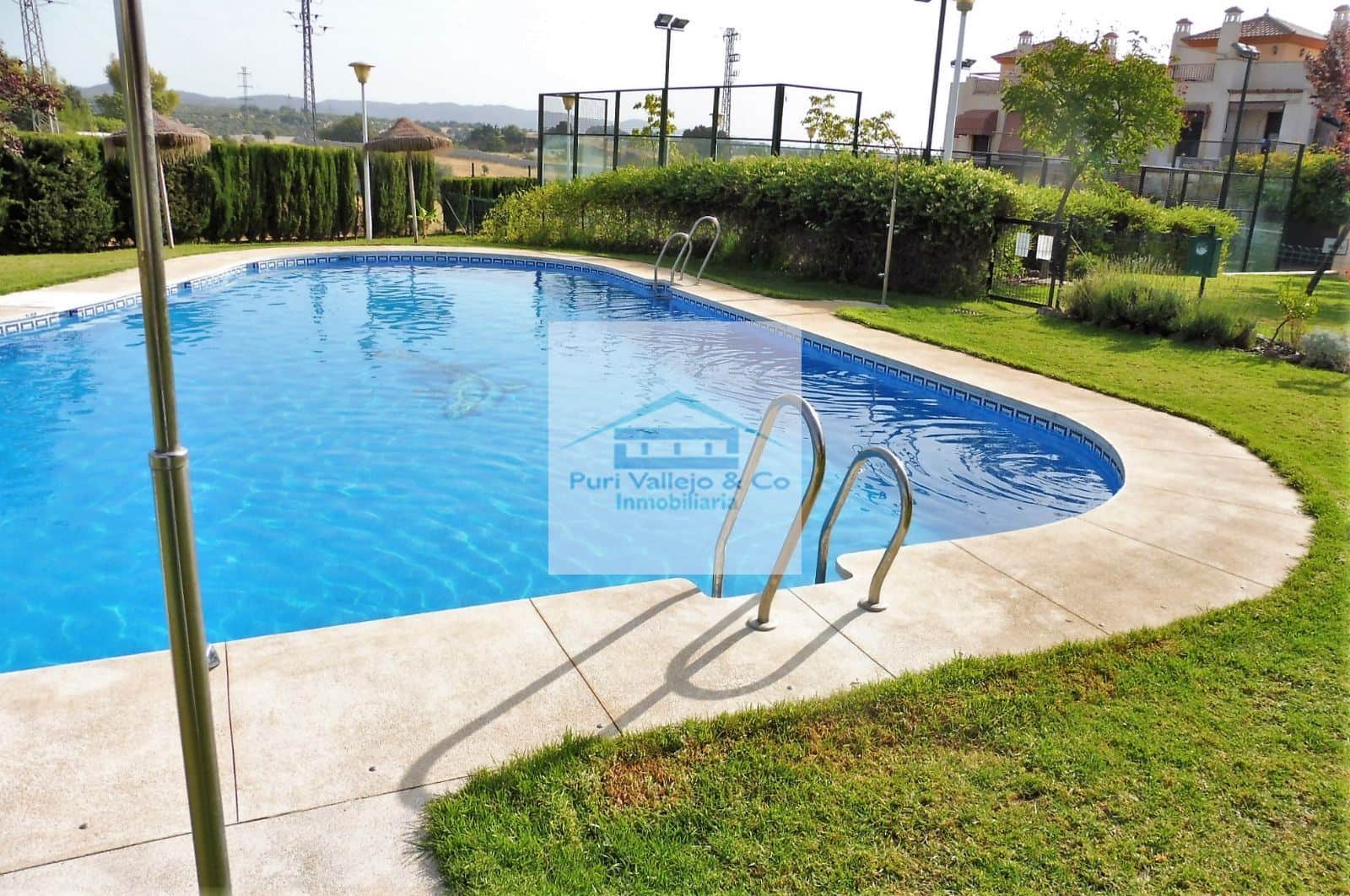 Chalet adosado con 2 terrazas y 2 plazas de garaje. - Foto 4