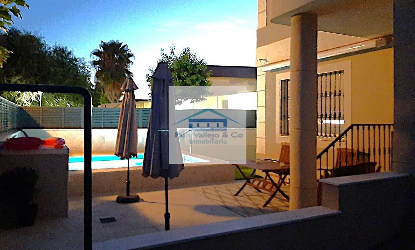 Chalet adosado con piscina, garaje y sótano. - Foto 2