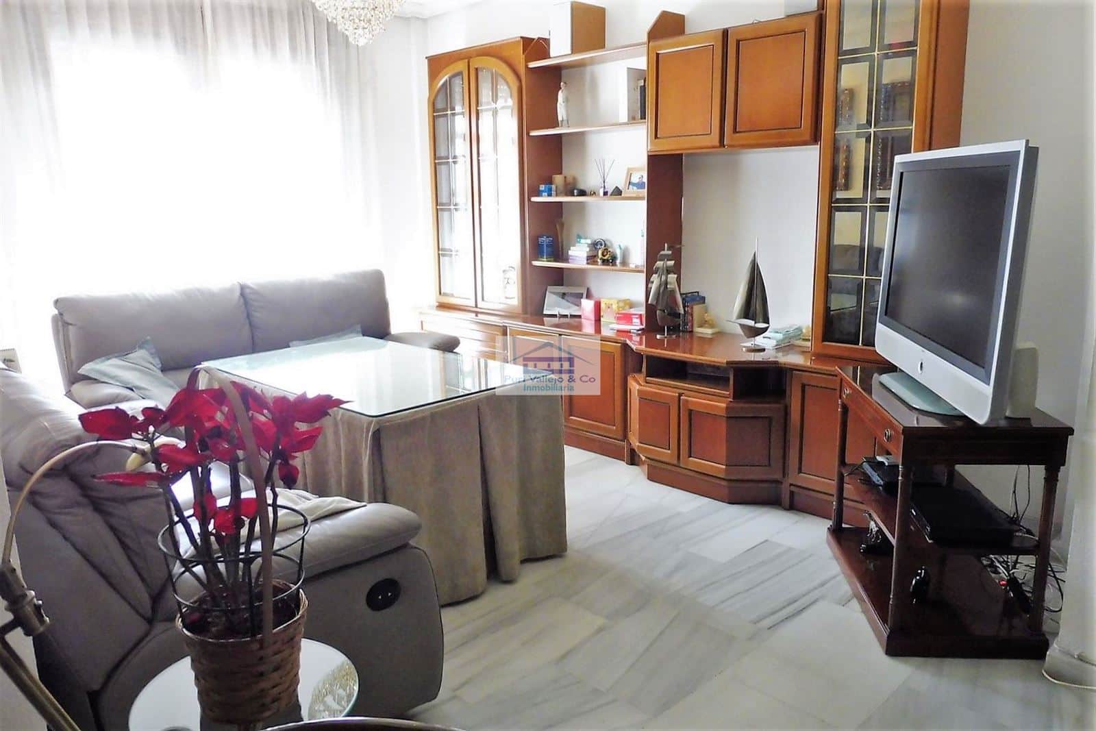 Piso con 4 habitaciones y amplia cocina en Chimeneón. - Foto 1