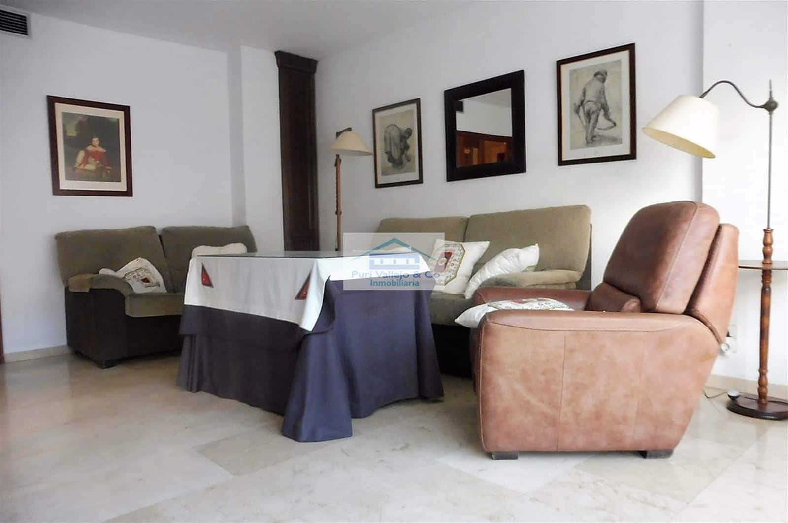 Gran piso de 157m con 4 habitaciones y plaza de garaje. - Foto 1