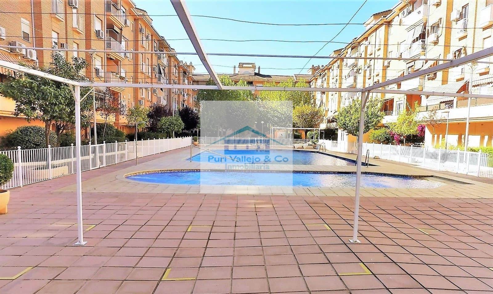 Piso en residencial con zonas comunes y piscina. - Foto 1