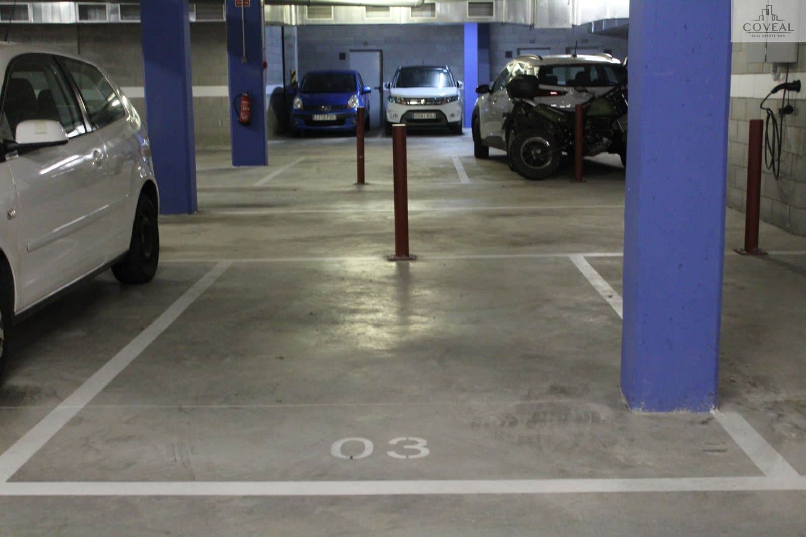 Plaza de Parking para coche mediano - Foto 1