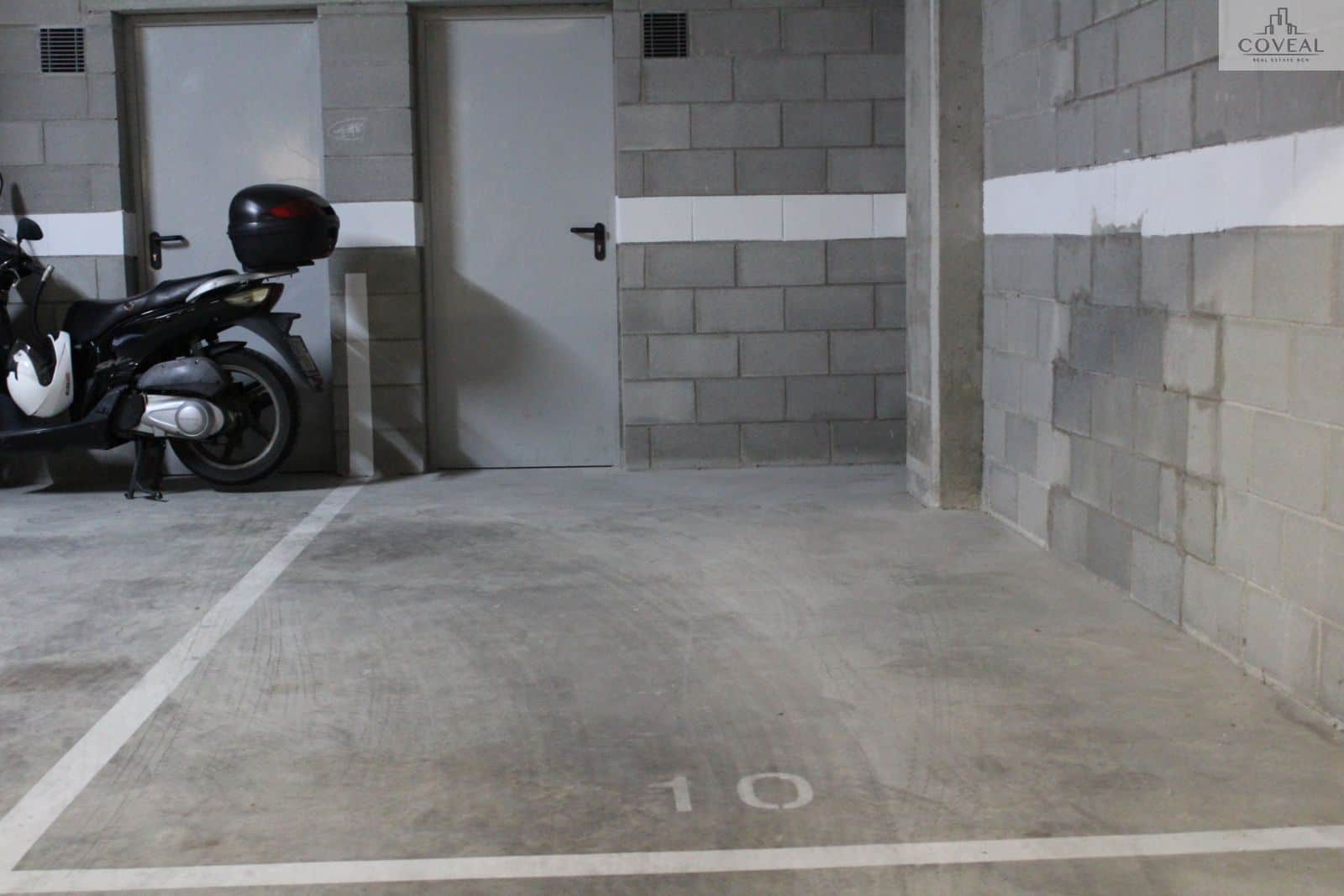 Plaza de parking con trastero en el centro de Mataró - Foto 1