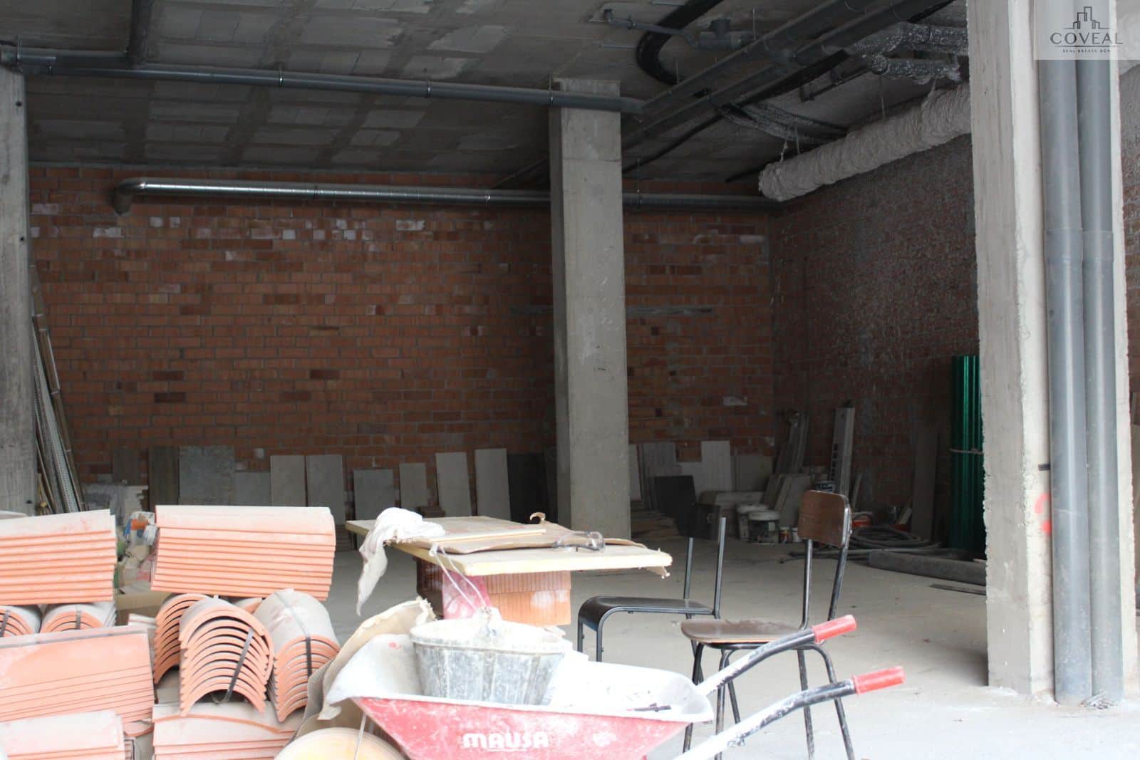 Local con plaza de parking en el Eixample de Mataró - Foto 1