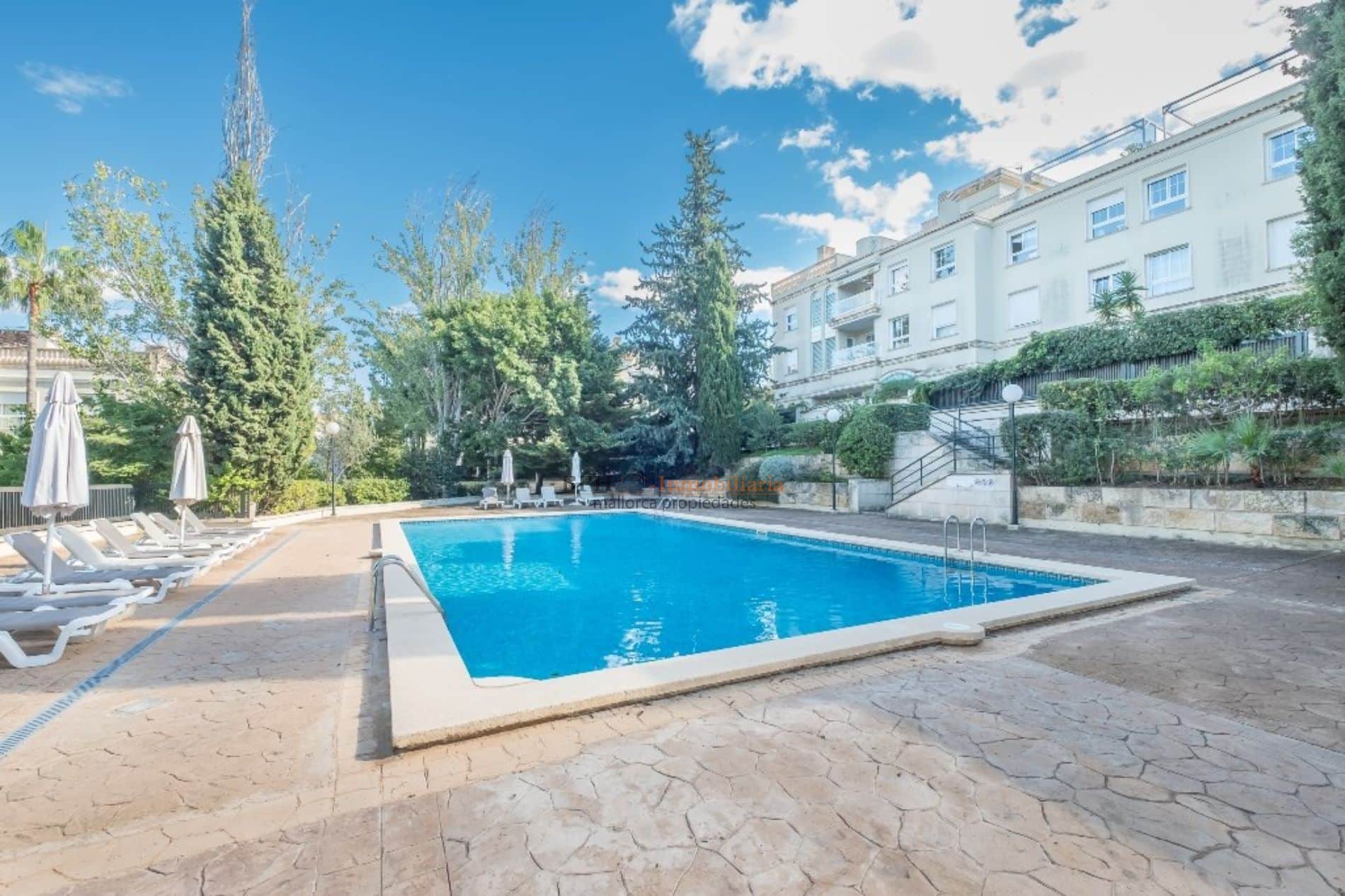 PLANTA BAJA CON JARDIN PISCINA COMUNITARIAS Y PARQUIN. - Foto 1