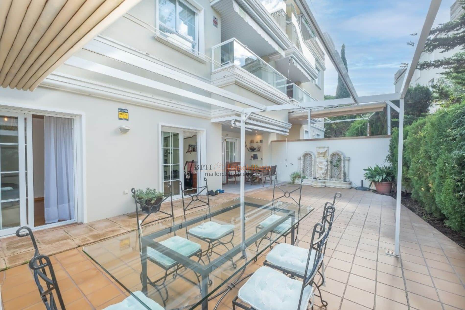 PLANTA BAJA CON JARDIN PISCINA COMUNITARIAS Y PARQUIN. - Foto 2