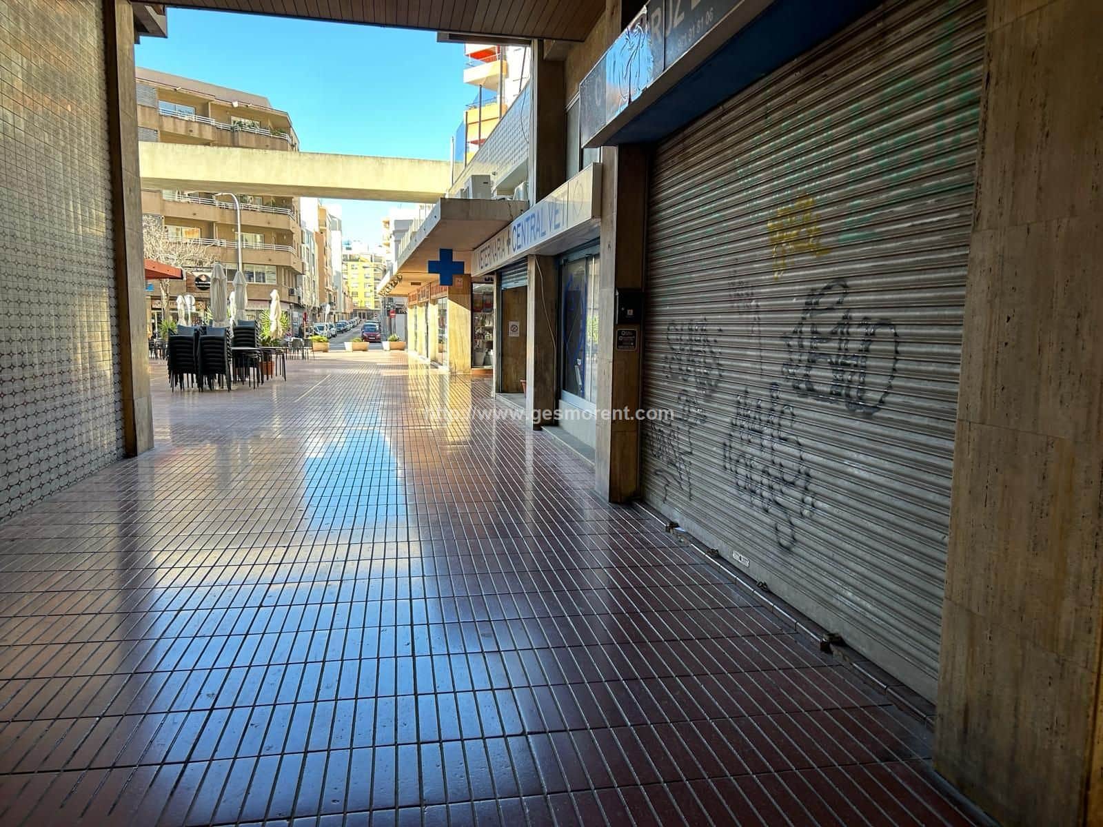 LOCAL COMERCIAL EN VENTA PASCUAL RIBOT, PALMA DE MALLORCA - Foto 2