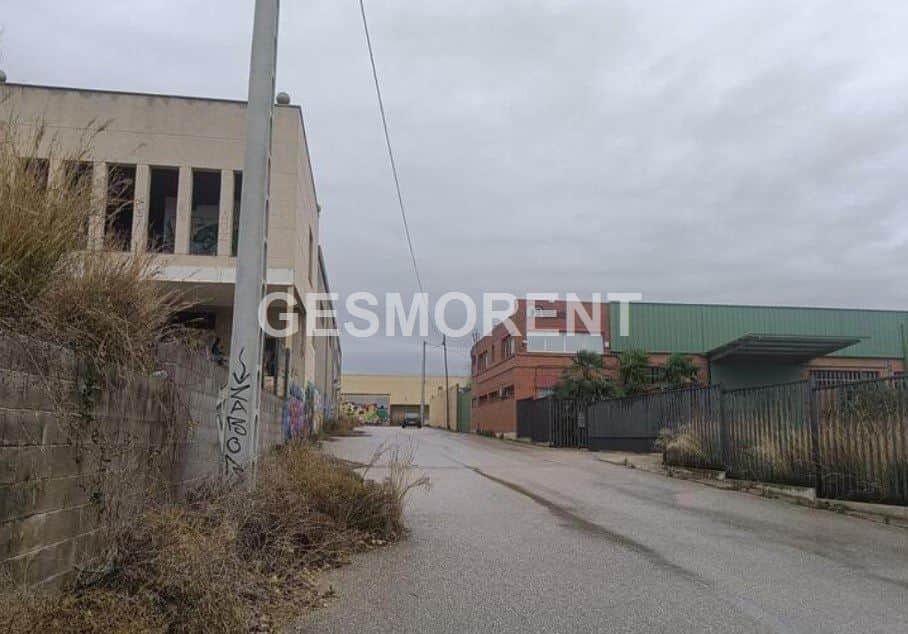 NAVE EN OBRA PARADA EN VENTA EN TARRAGONA - Foto 4
