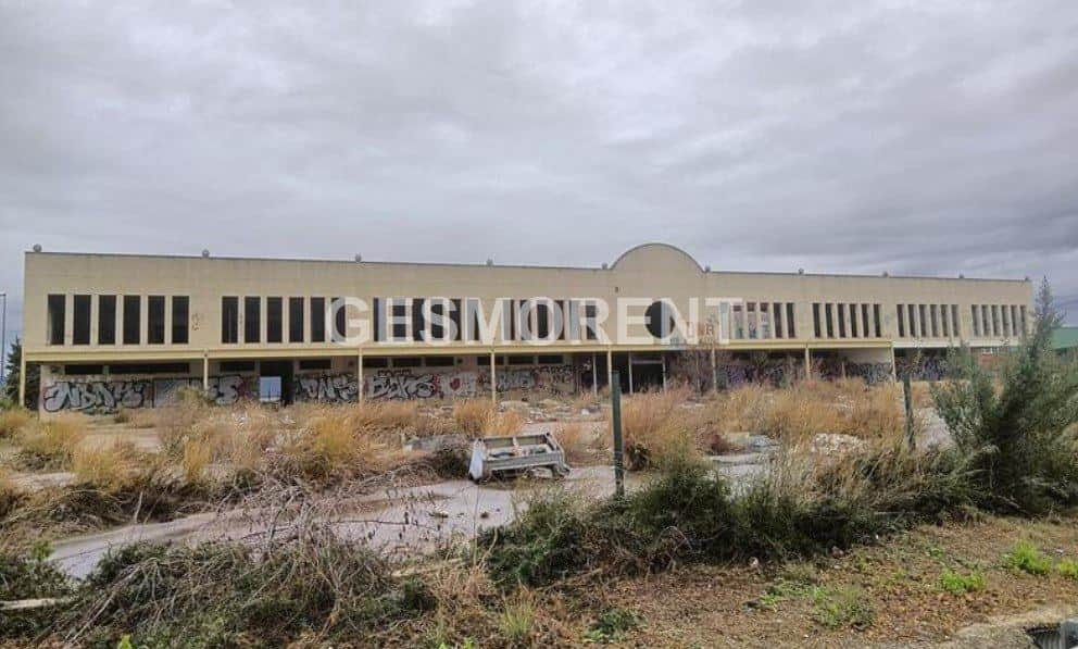 NAVE EN OBRA PARADA EN VENTA EN TARRAGONA - Foto 2