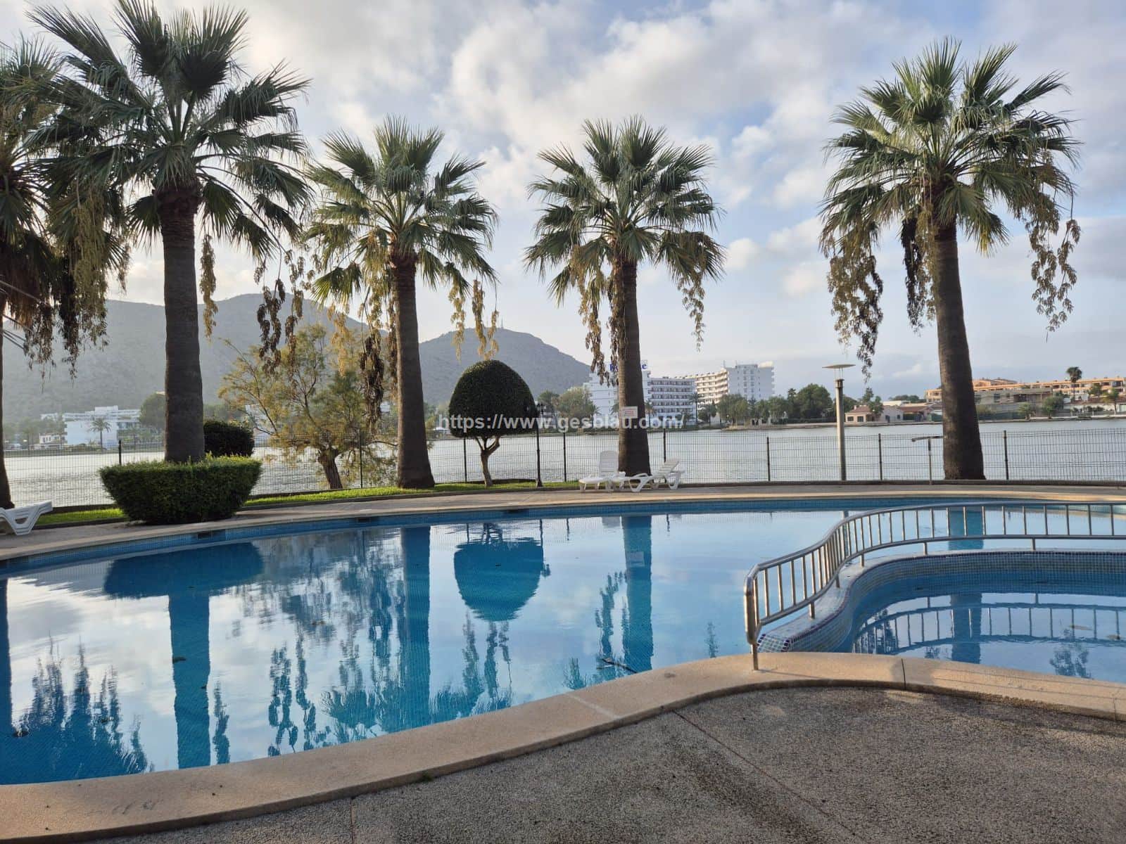 Apartamento cerca del mar con piscina comunitaria - Foto 1