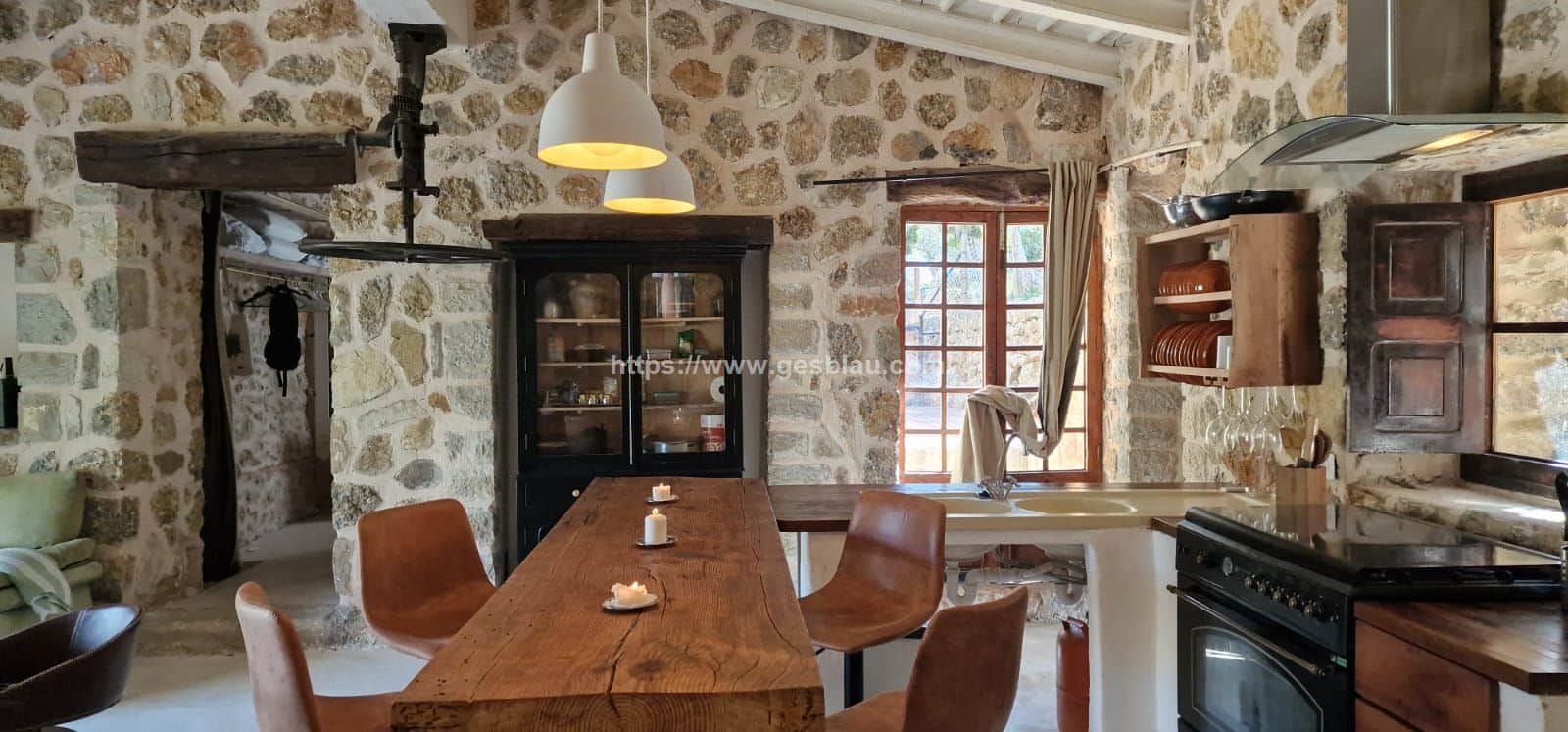 Alquiler de Casa de Piedra Reformada en la Montaña - Foto 4