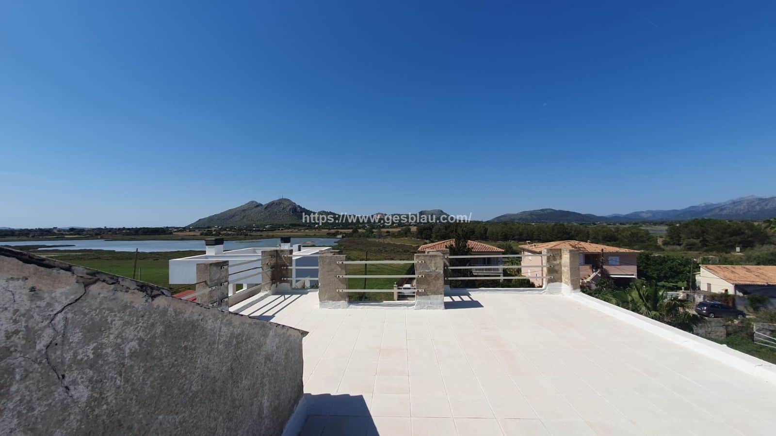 Edificio de tres plantas con vistas al mar - Foto 3
