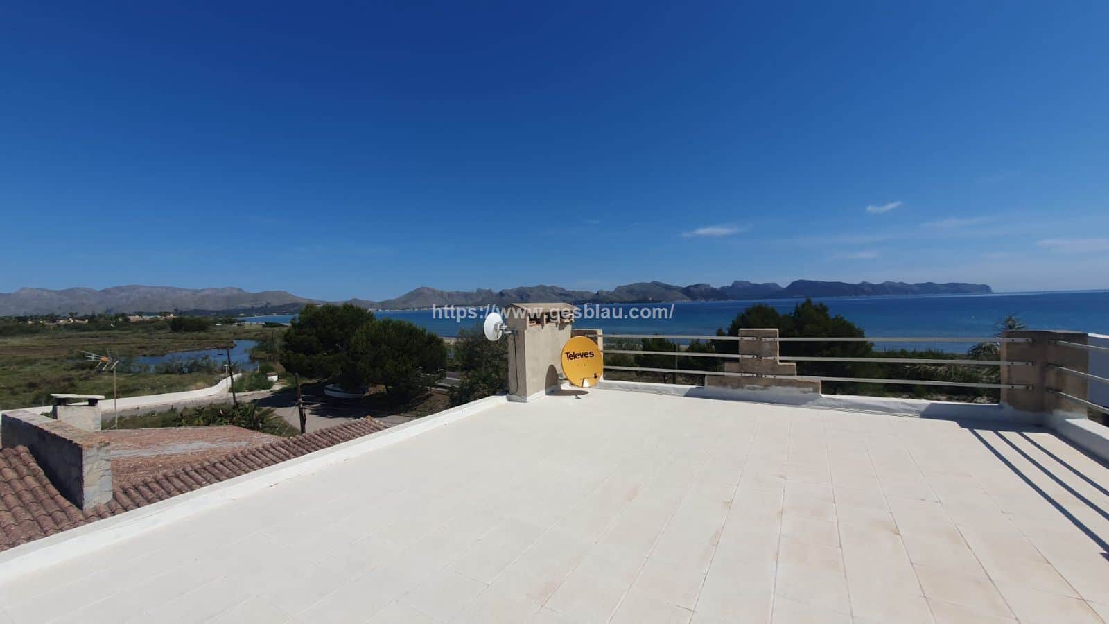 Edificio de tres plantas con vistas al mar - Foto 1