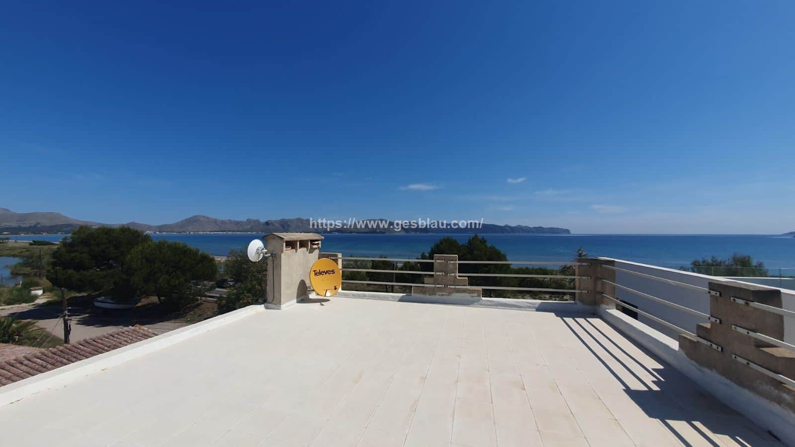 Edificio de tres plantas con vistas al mar - Foto 2