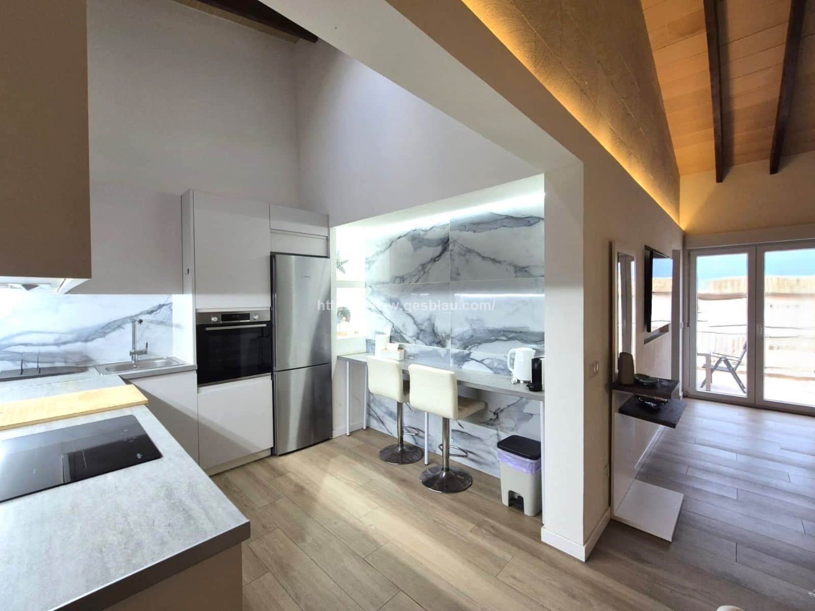 En Can Picafort -Piso con  gran terraza y  vistas al mar completamente reformado - Foto 2