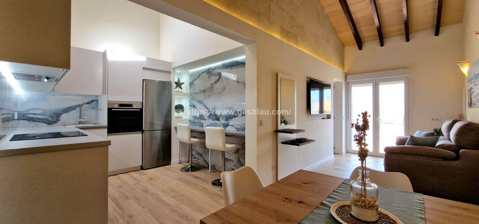 En Can Picafort -Piso con  gran terraza y  vistas al mar completamente reformado - Foto 1