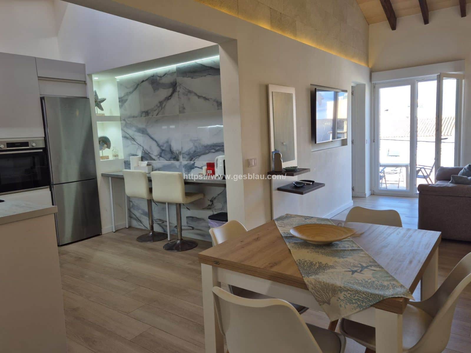 En Can Picafort -Piso con  gran terraza y  vistas al mar completamente reformado - Foto 3