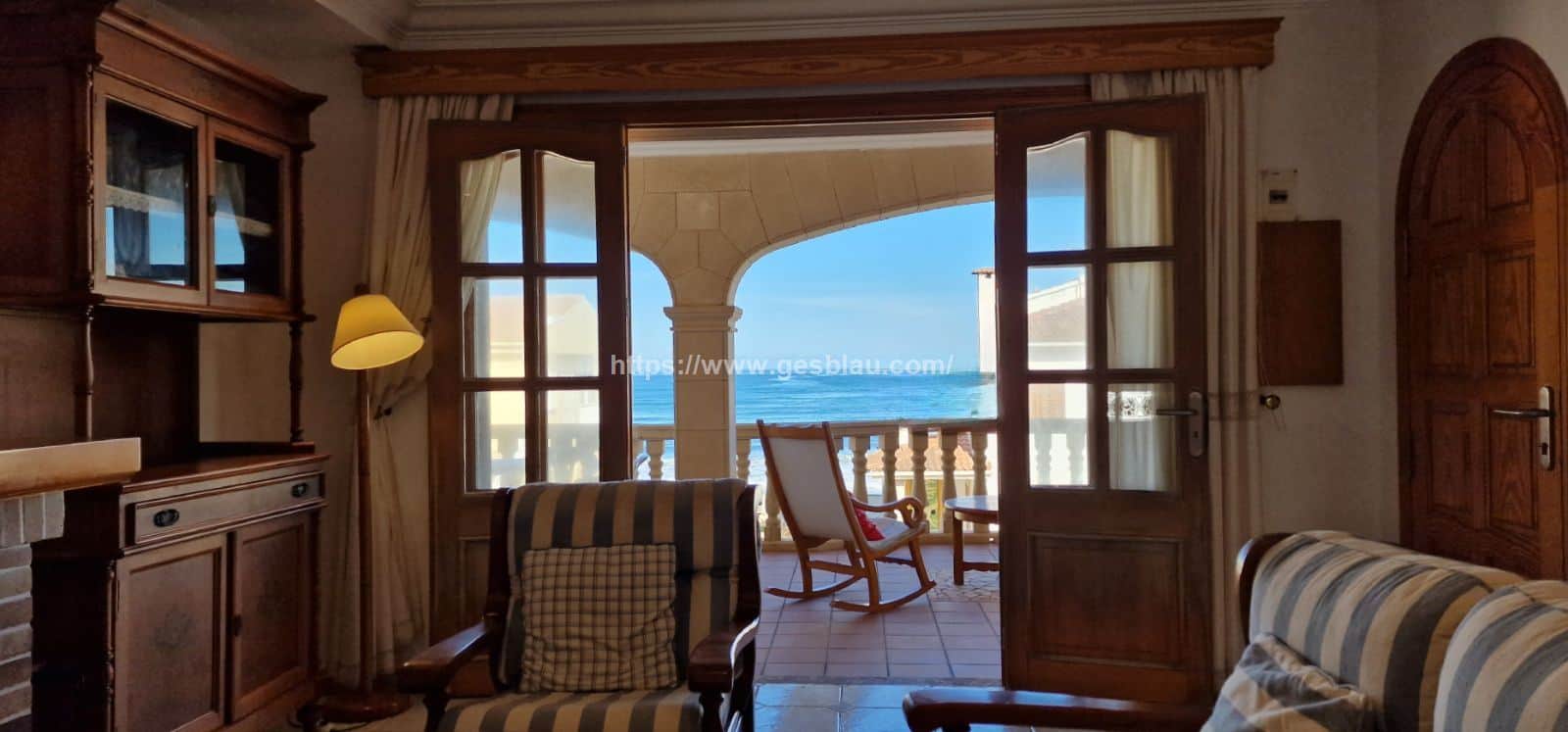 Edificio con dos viviendas y garaje con vistas al mar - Foto 1