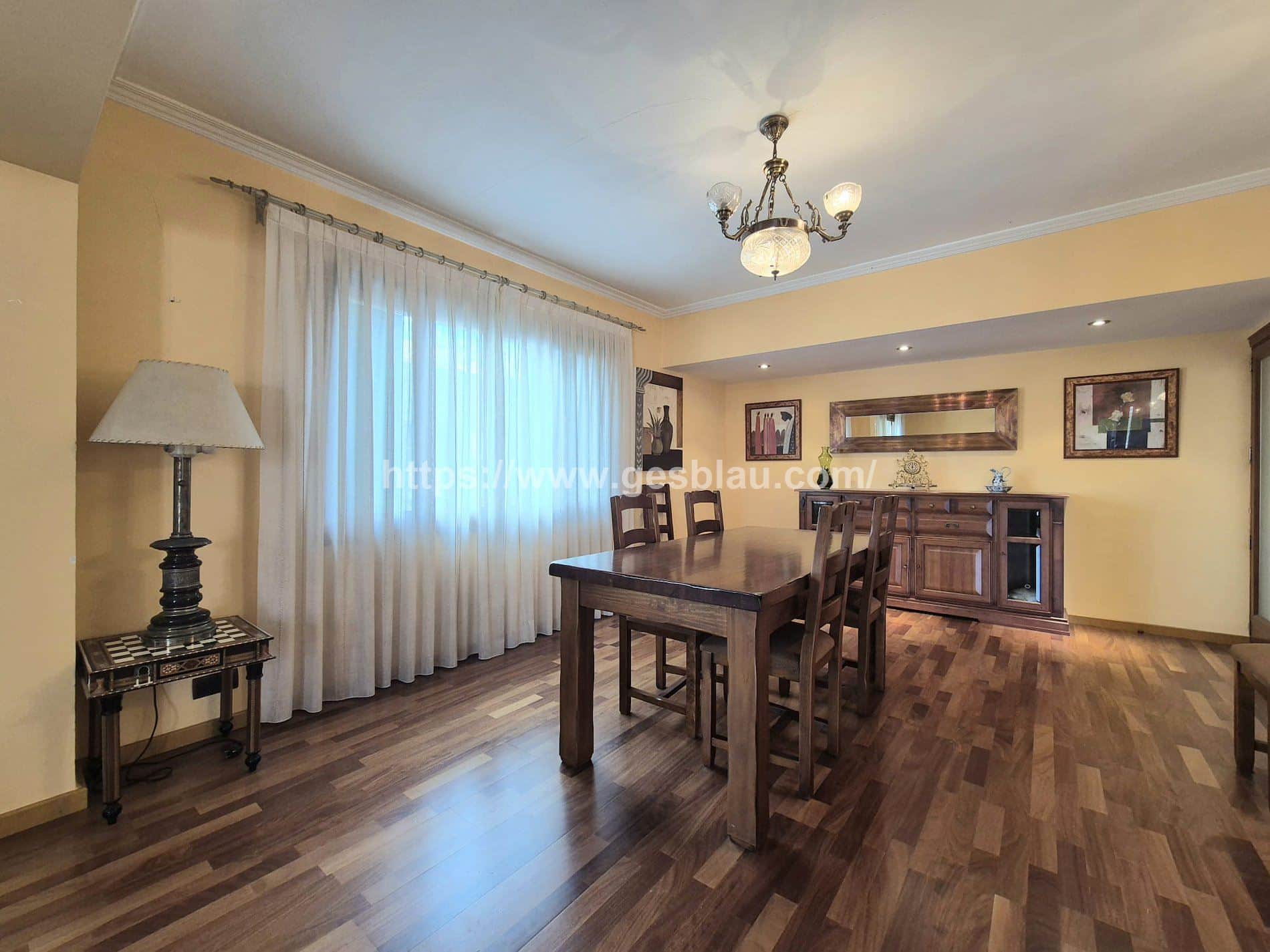 Luminoso piso con gran terraza en excelente ubicación - Foto 3