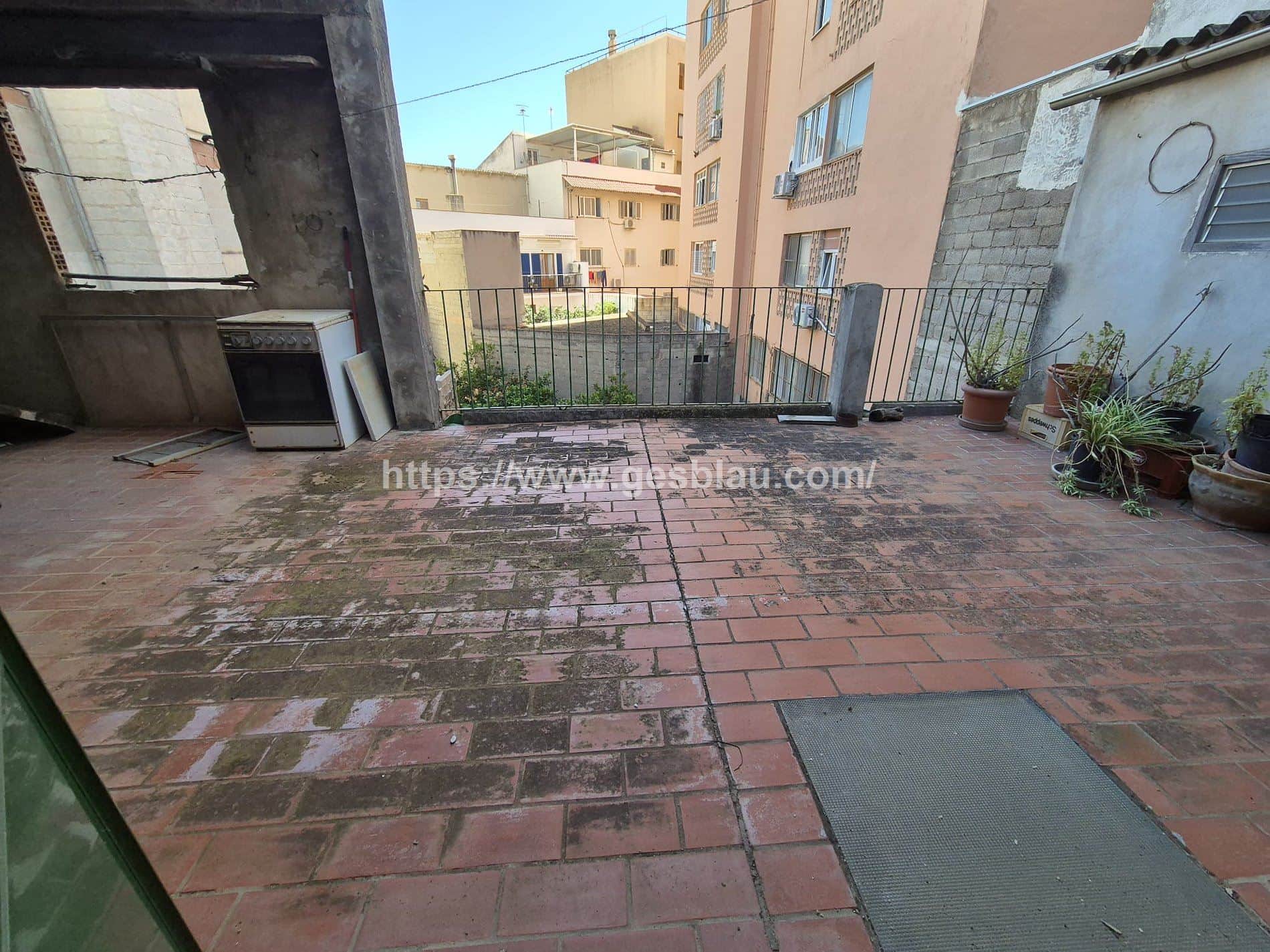 Piso a reformar en un edificio con pocos vecinos - Foto 2