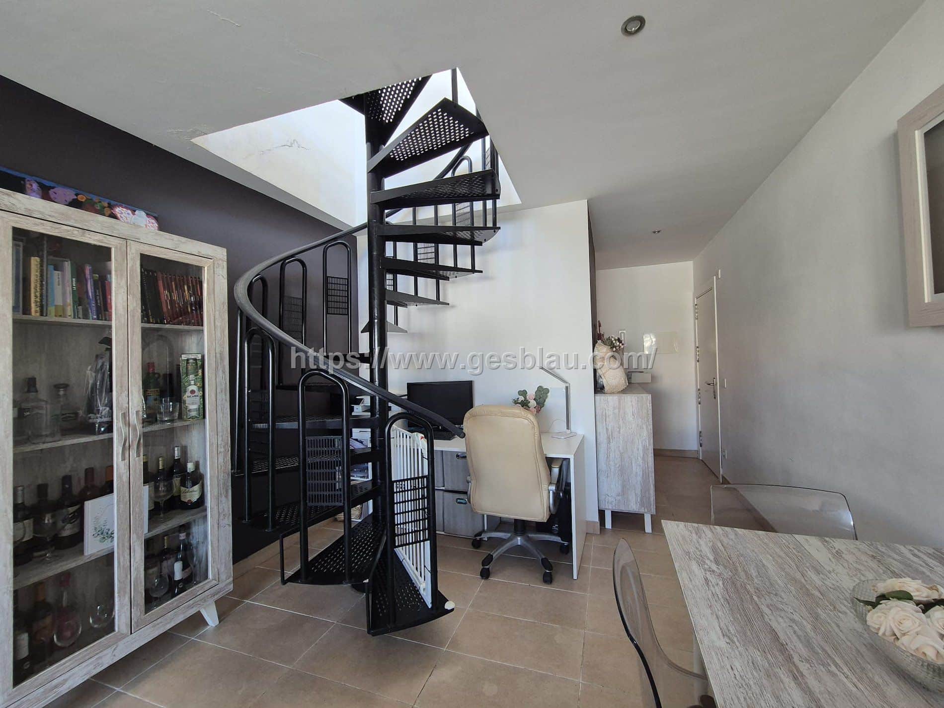 Piso con amplia terraza, plaza de parking y trastero incluidos - Foto 3