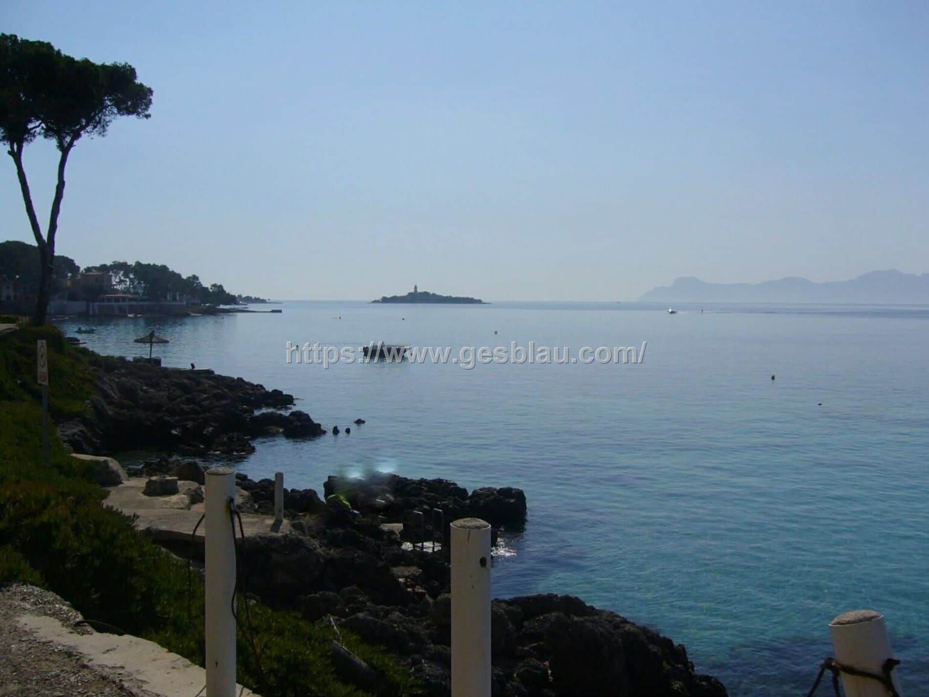 Terreno edificable en primera línea de mar – Alcanada, Alcudia - Foto 1