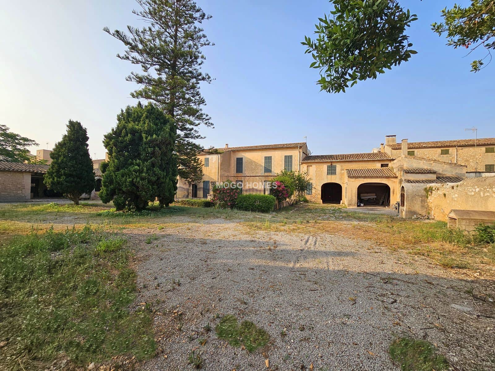CASA SEÑORIAL EN EL CENTRO DE PORRERES CON TERRENO - Foto 1