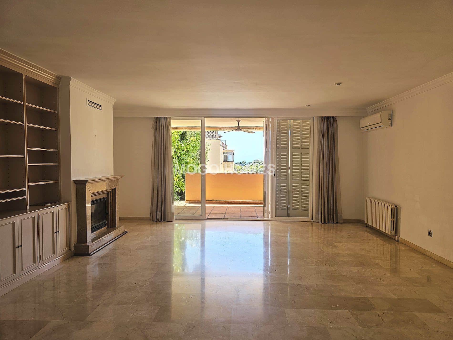 Amplio adosado en complejo residencial con piscina en San Agustín - Foto 4