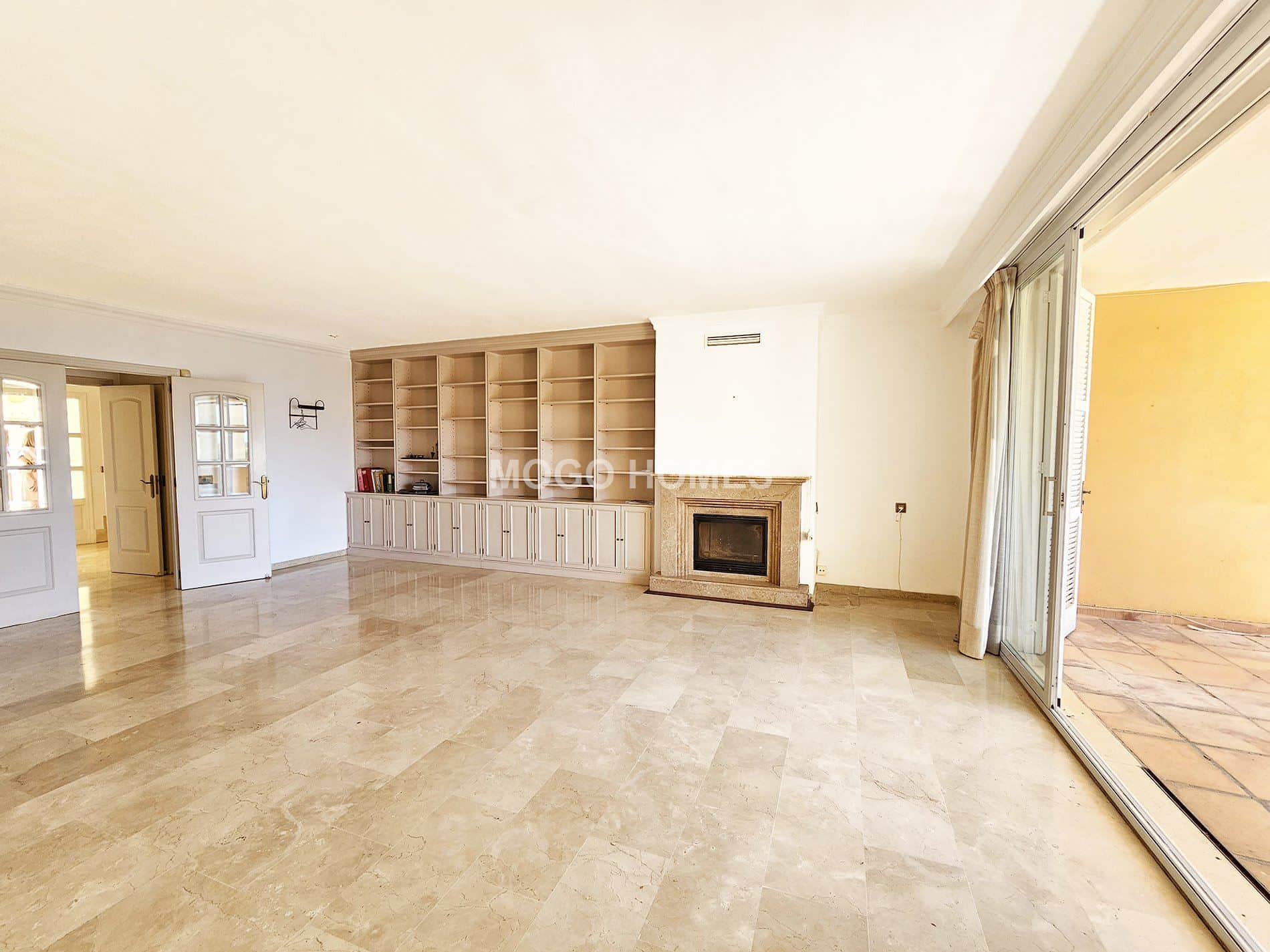 Amplio adosado en complejo residencial con piscina en San Agustín - Foto 3