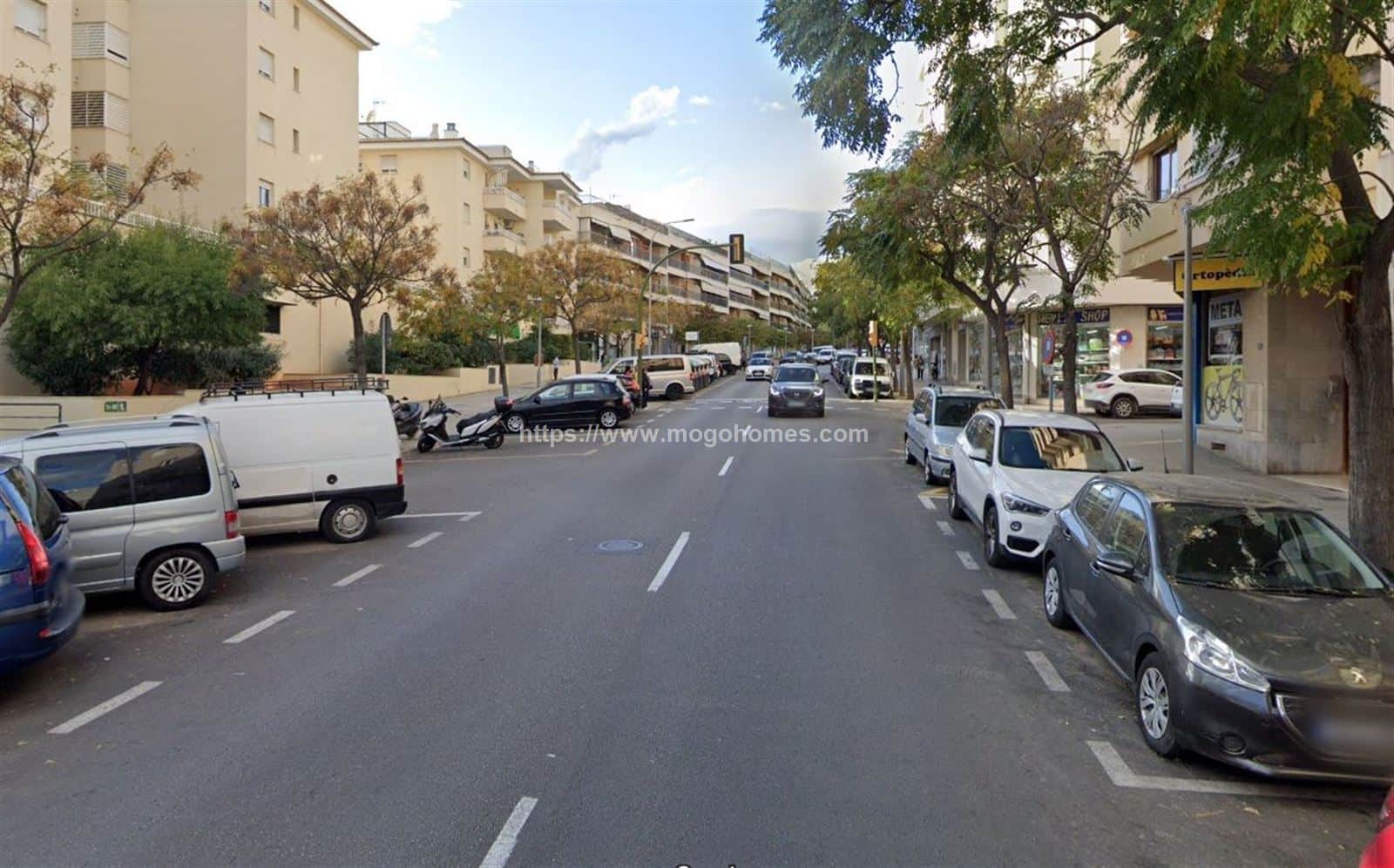 Local comercial situado junto a la calle Pascual Ribot - Foto 1