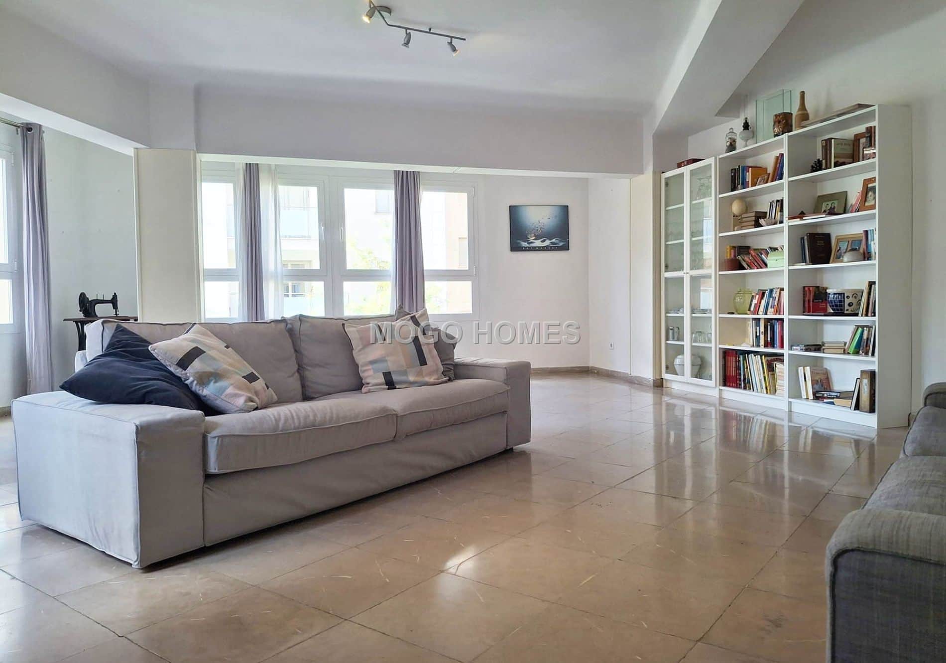 AMPLIO PISO SITUADO EN LA AVENIDA ARGENTINA - Foto 2